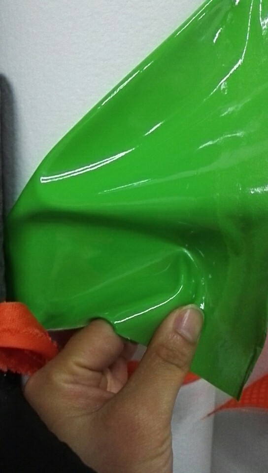 厂家直销彩色漆皮鱼子纹pu皮革镜面软包皮革