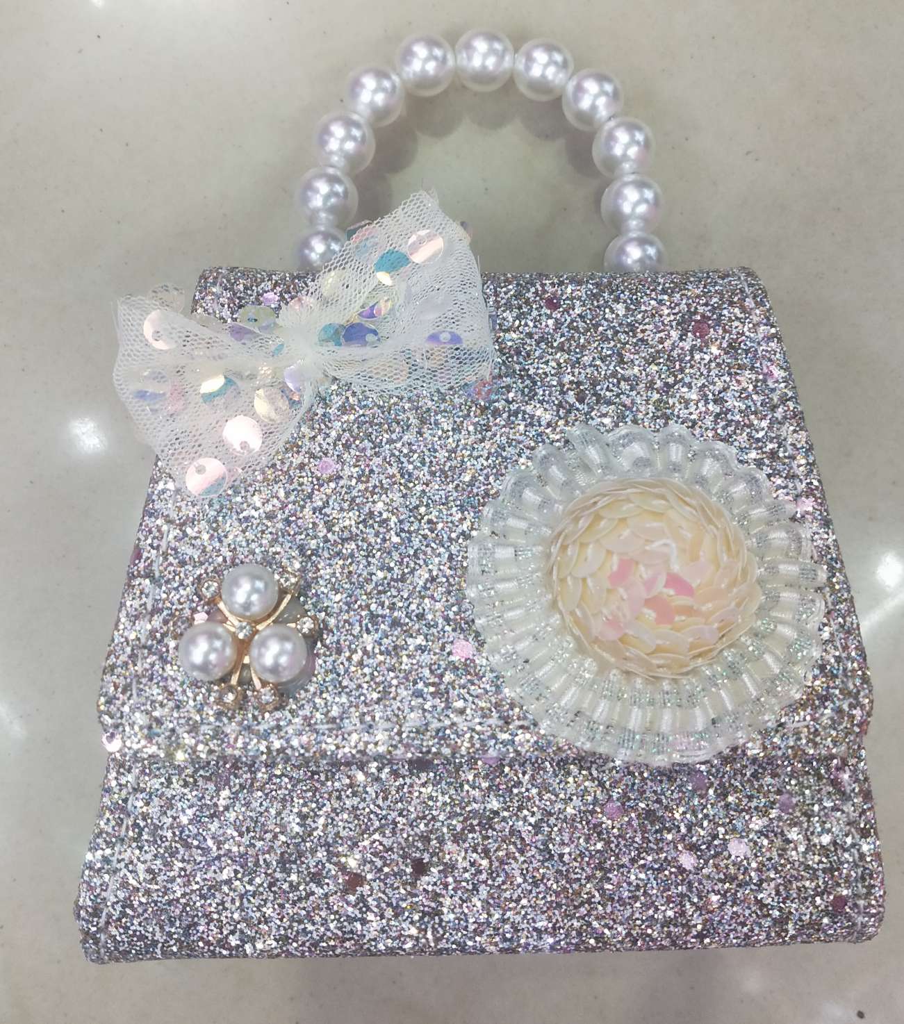 Fashionable children's bag, straw hat, gold powder bag, coin purse, princess bag, Internet red envelope, Korean version bag Application Scenario