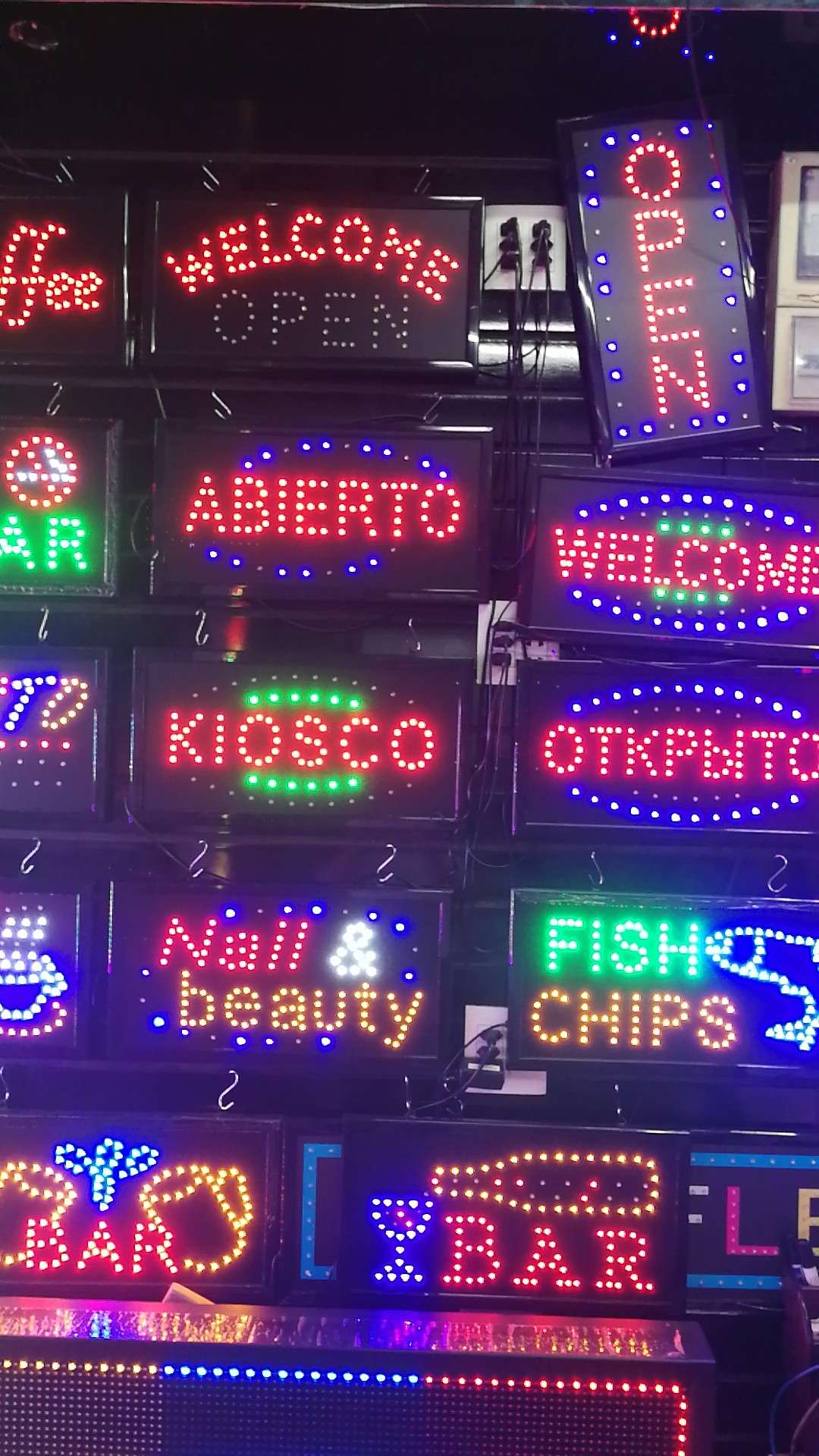 LED屏幕 LED俄文招牌 LED显示屏白底实物图