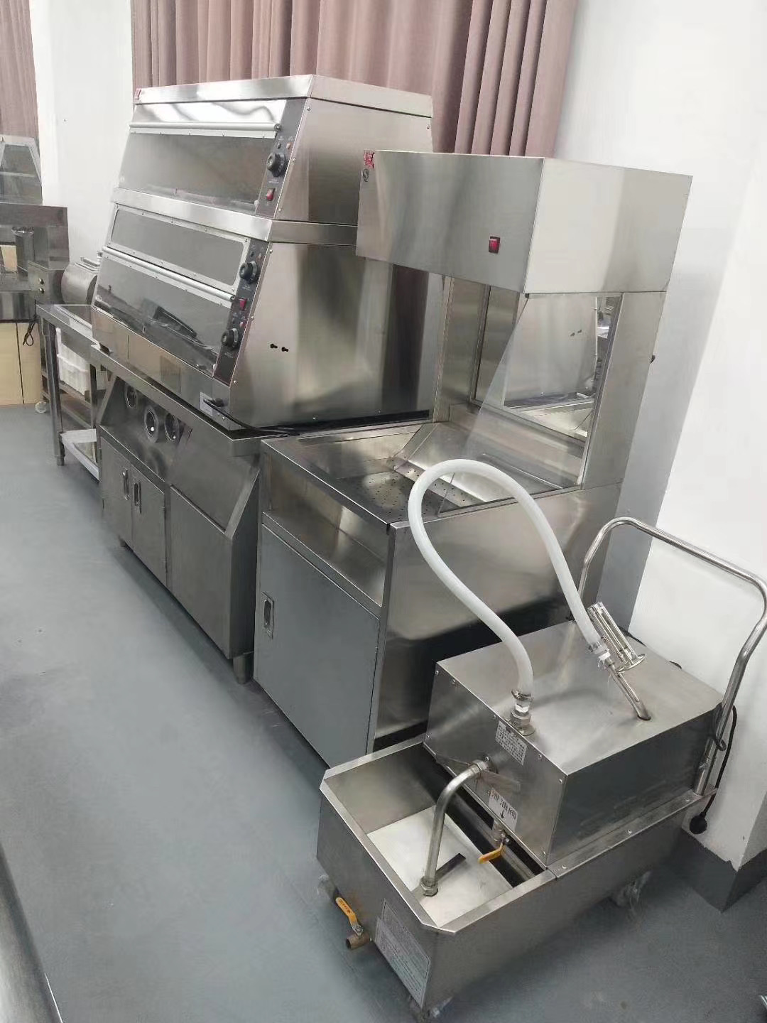 A set of hamburger display cabinets for hamburger equipment