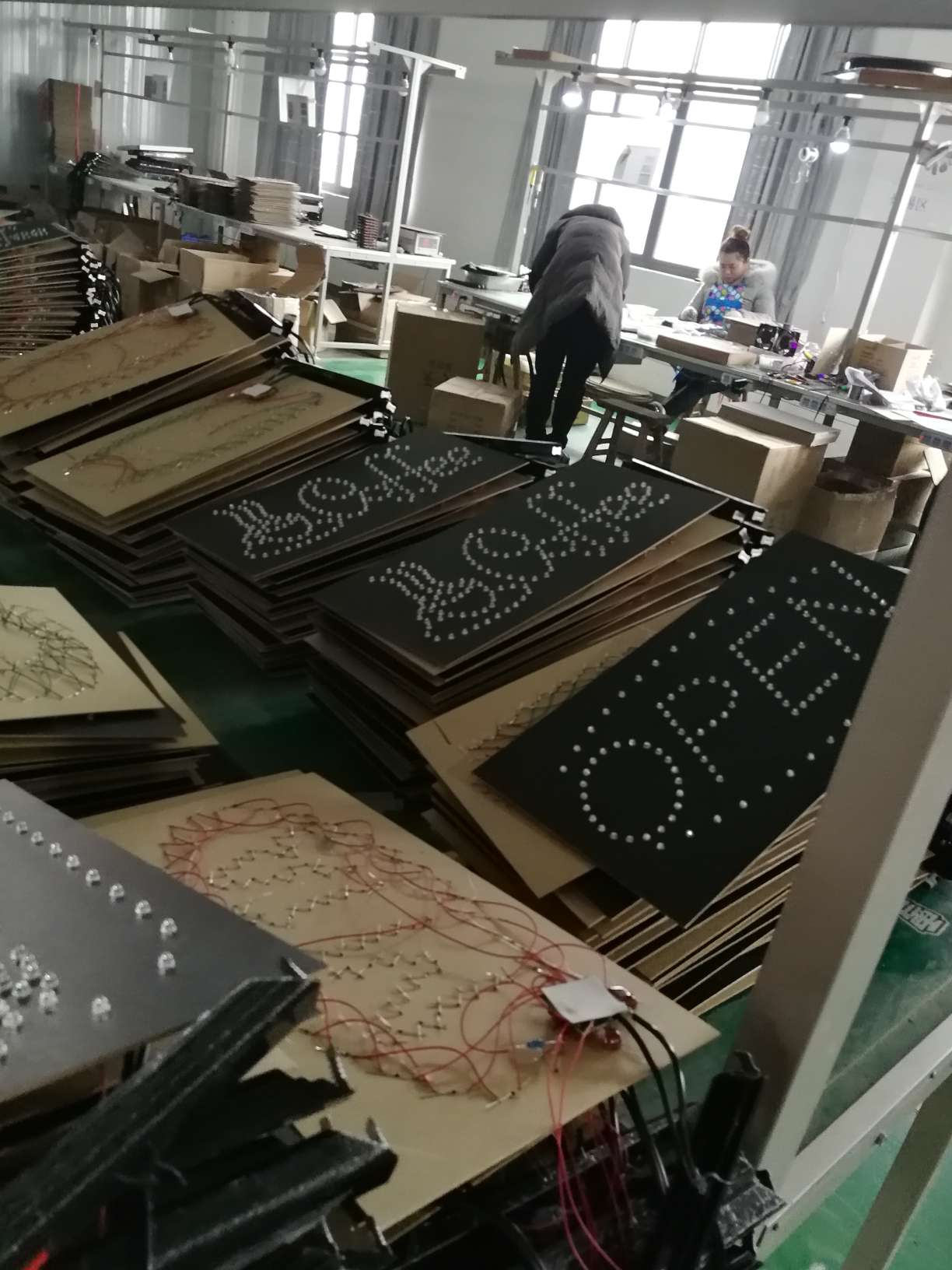 LED屏幕 LED俄文招牌 LED显示屏产品图