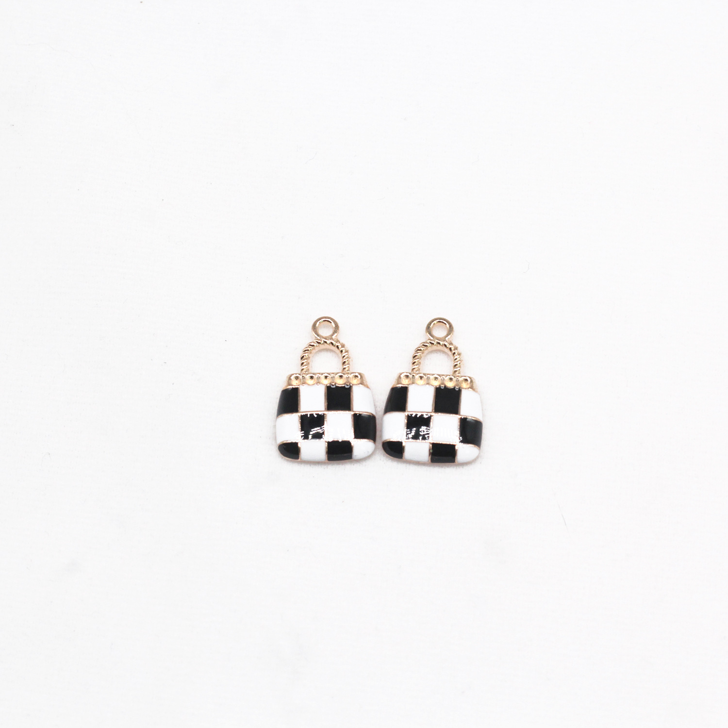 Factory direct sales of Amazon checkered bags, colorful accessories, diy alloy jewelry pendants and pendants Application Scenario
