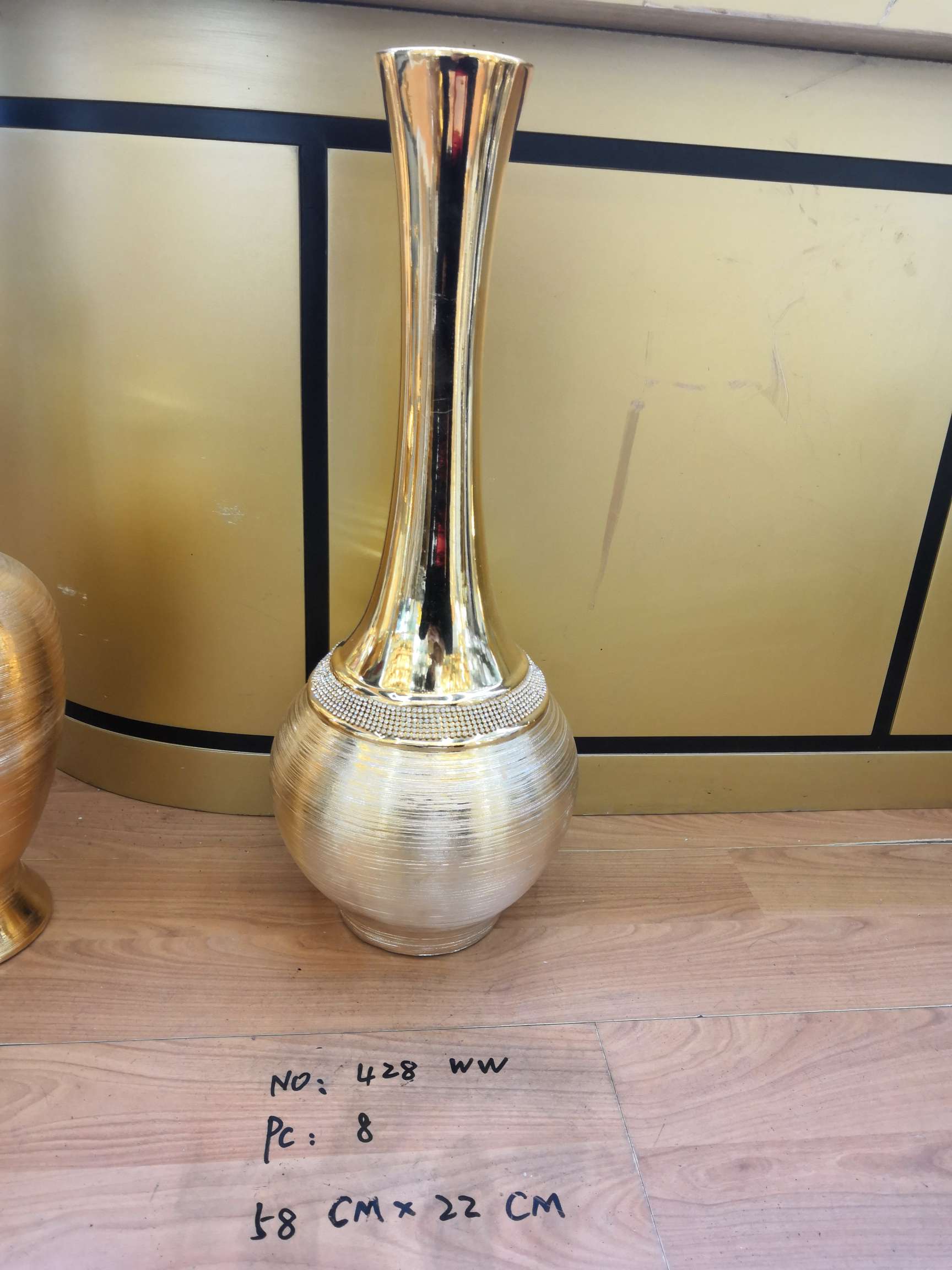 Ceramic brushed vase for hall decoration Specification image