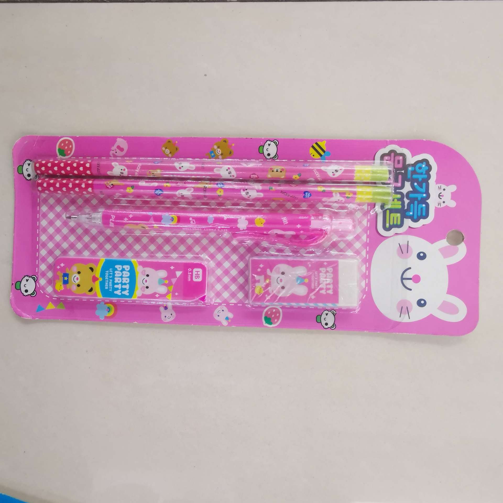 A 5-piece set of stationery details Picture