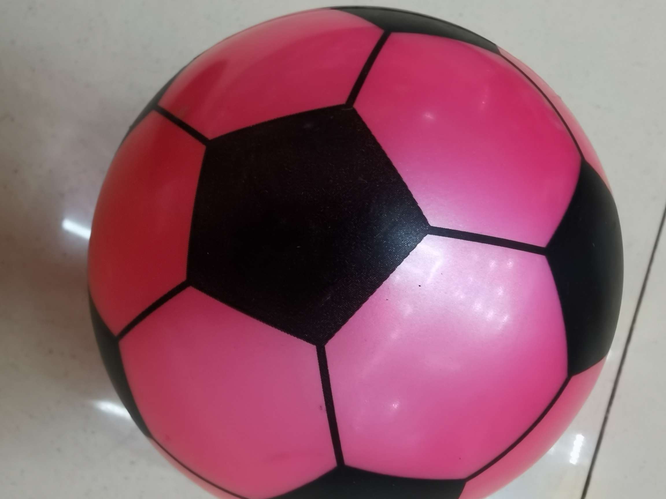 厂家直销9寸环保彩印红黑足球块