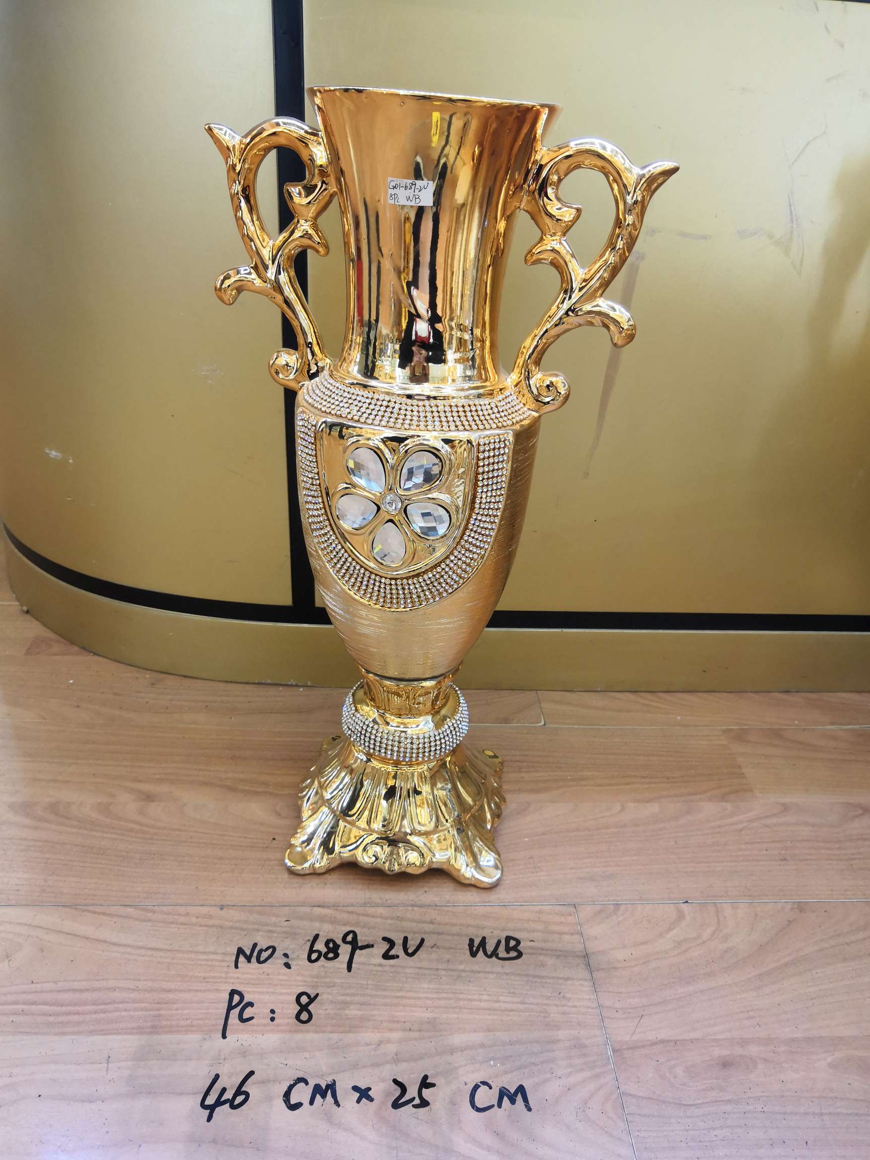 Ceramic brushed vase for hall decoration Application Scenario