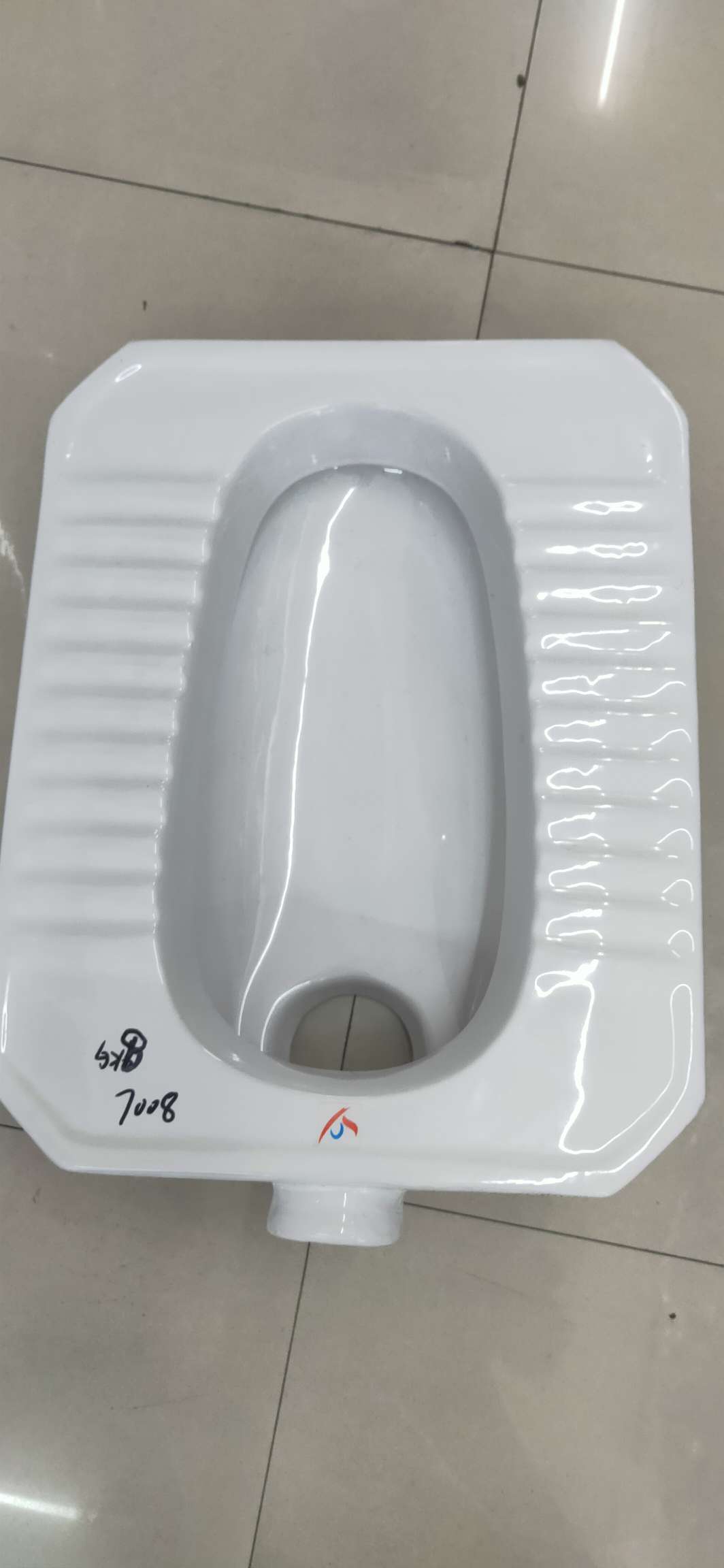 Ceramic crouch hole thumbnail