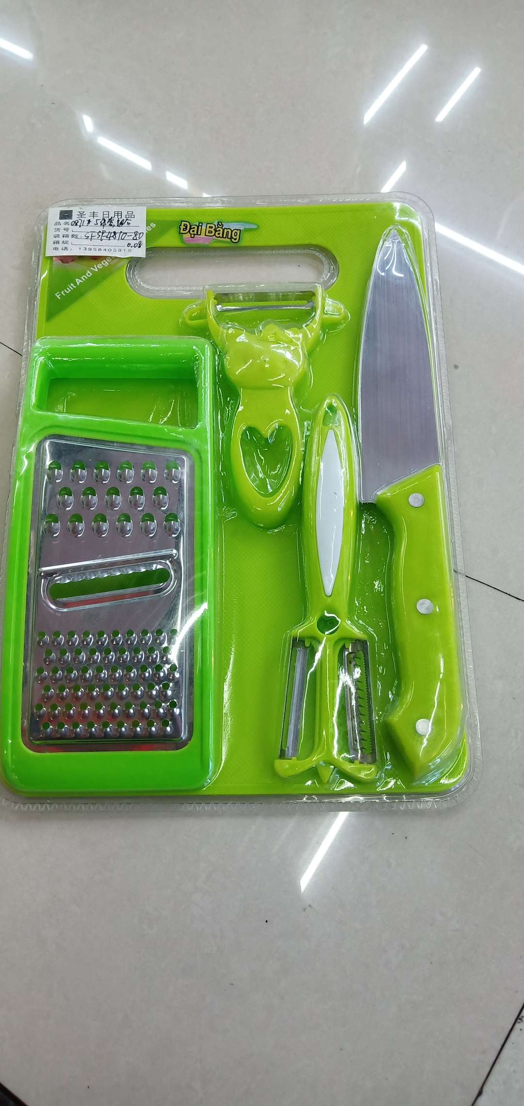 Kitchen products 5 sets, fruit knife, cutting board, melon plane full figure