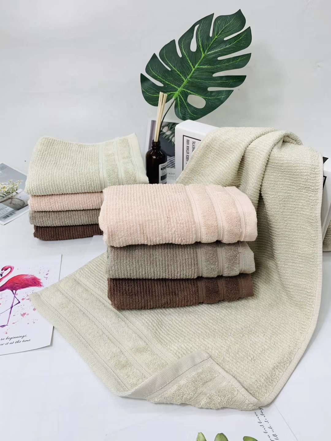 "Love Yourself, Love Your Family, Factory Direct Sales of Bamboo fiber Premium Fine Rain Cloud Towels 8774. details Picture