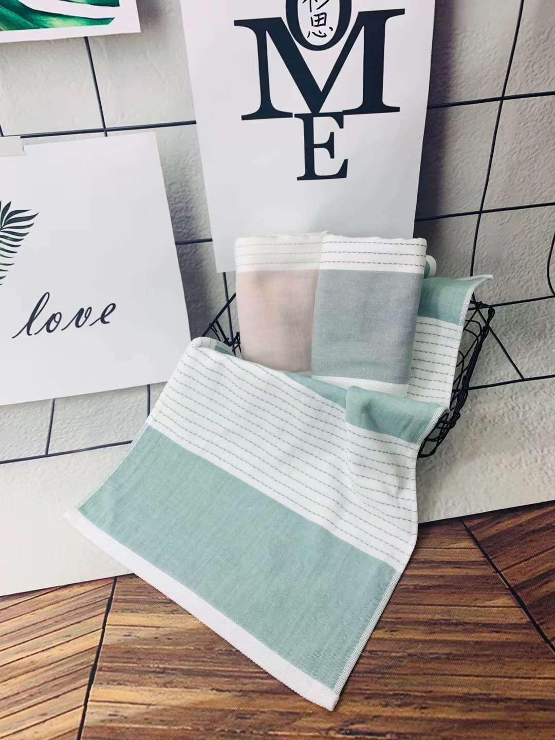 爱己爱家  厂家直销  纯棉纱布高档礼品 夏日星方巾 9113