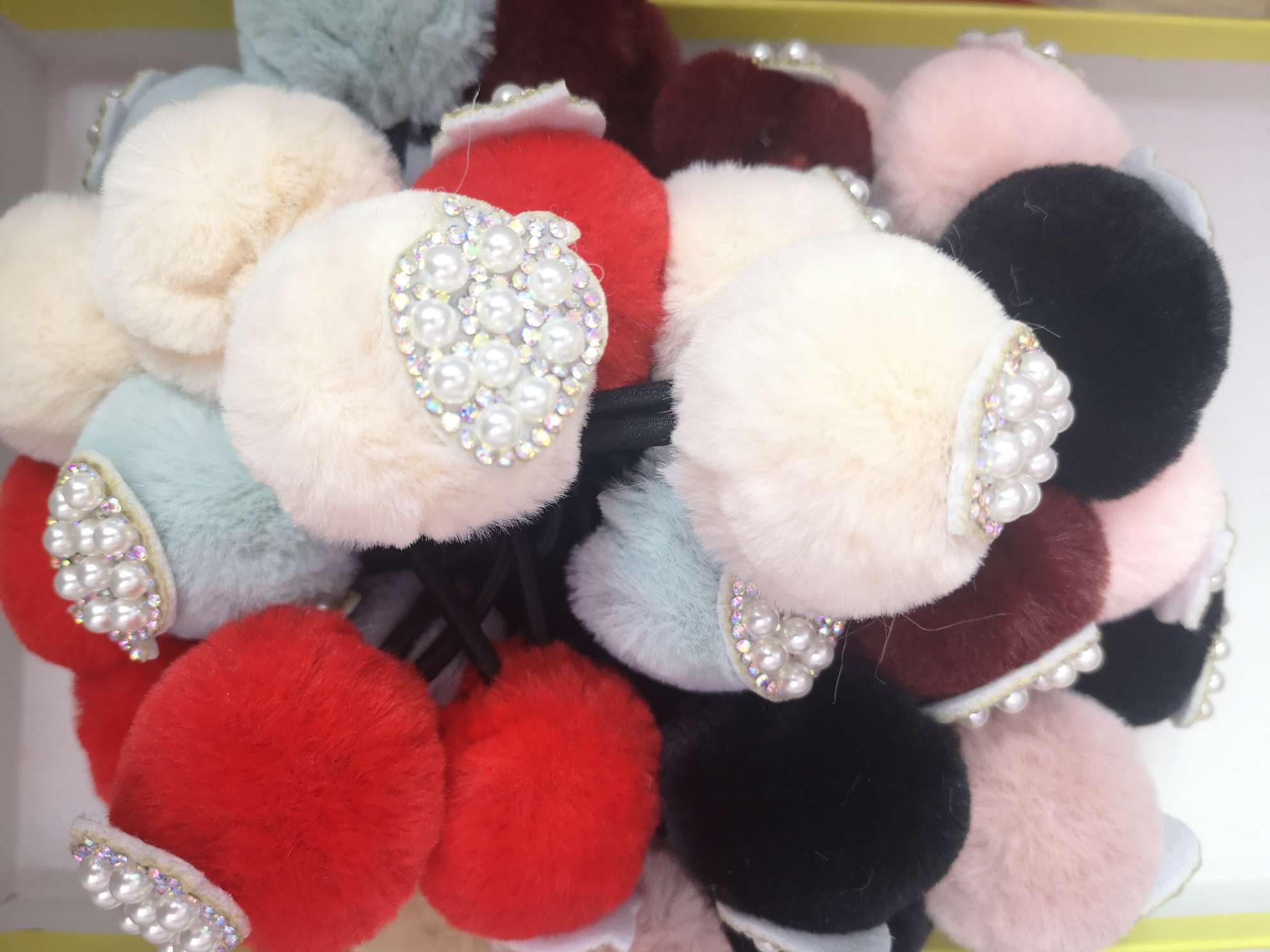 可爱草莓仿真毛球皮筋