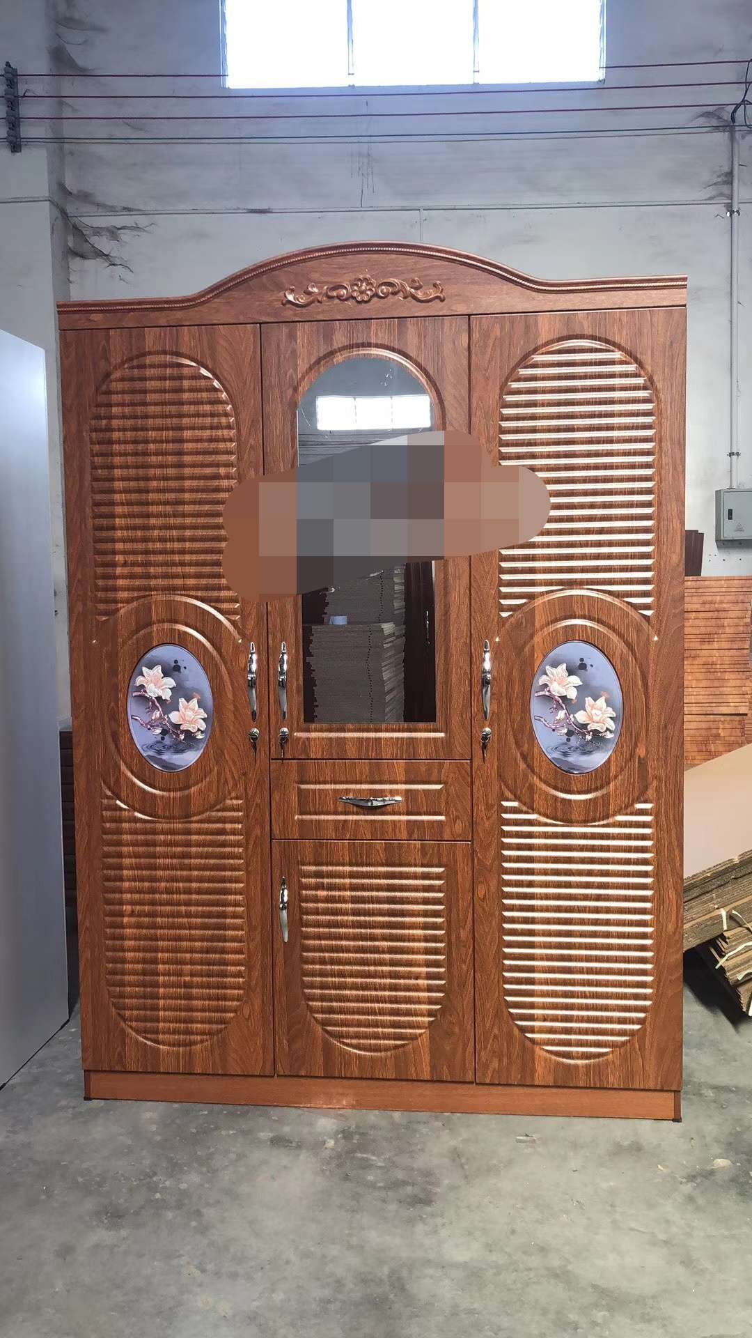 卧室衣橱，高档卧室衣橱，衣服柜，木头柜子产品图