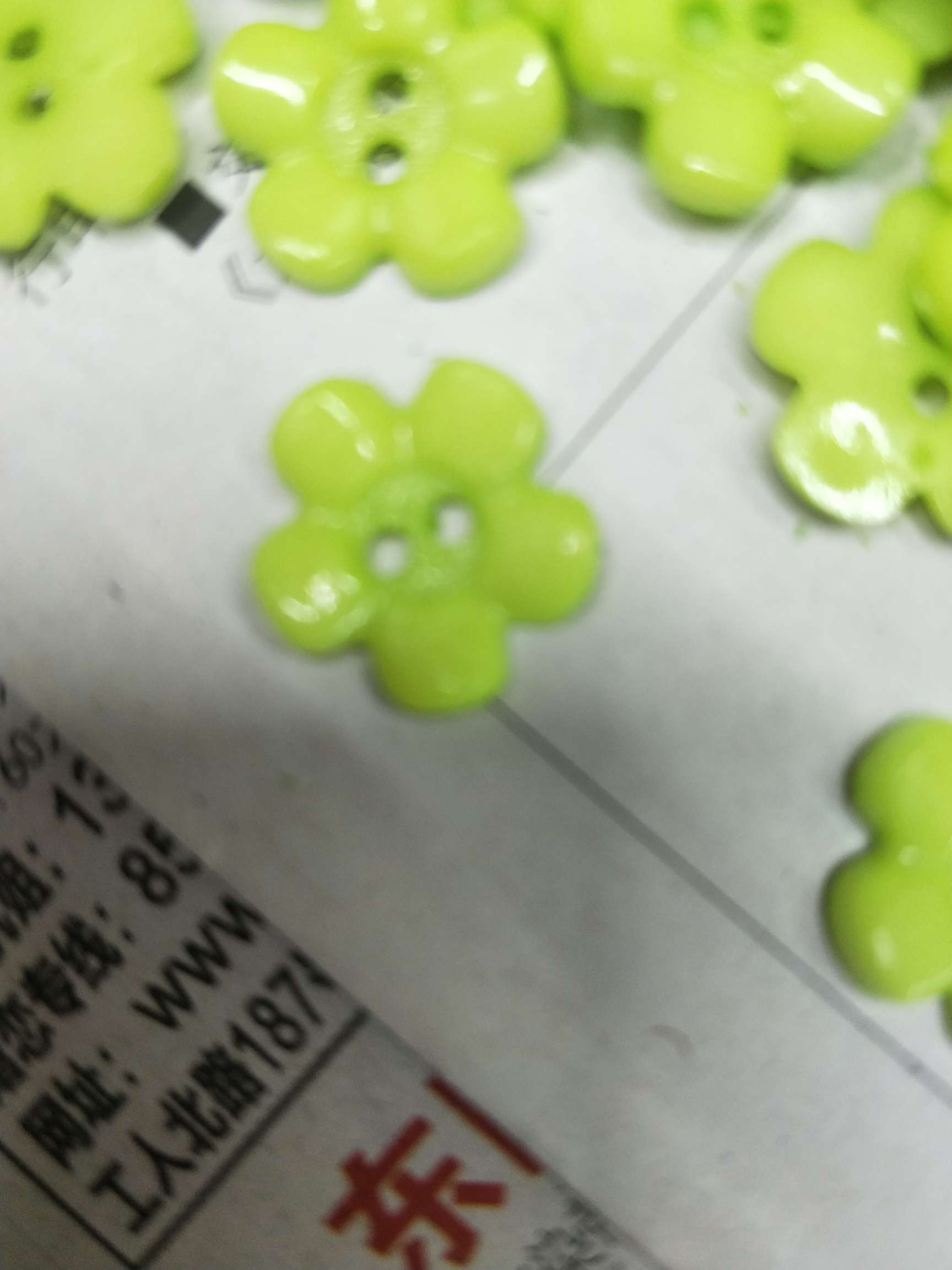 Manufacturers Direct Sales Simple Fashion Natural Resin Emerald Green Plum Button Specification drawing