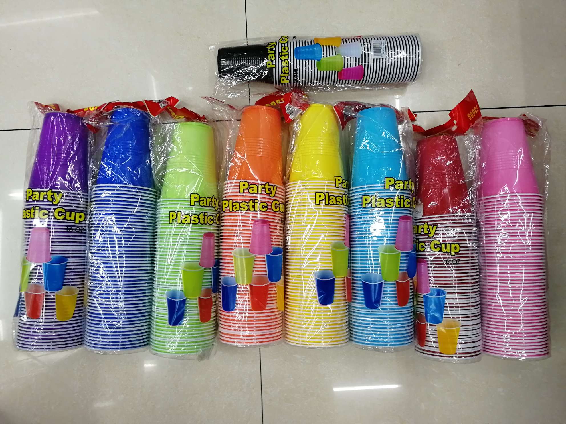 Disposable party two-colour plastic cup 200ml / 300ml / 500ml plastic cup full figure