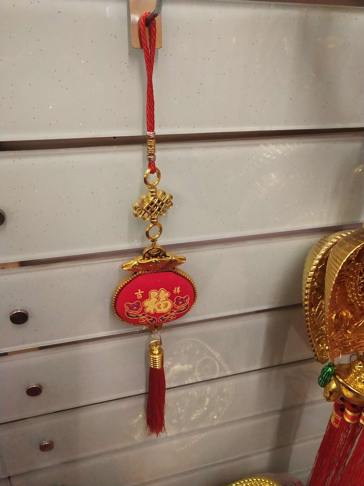 Factory direct sales of golden pendants, printed money bags, wedding and festival supplies, custom orders based on samples, for moving into a new home