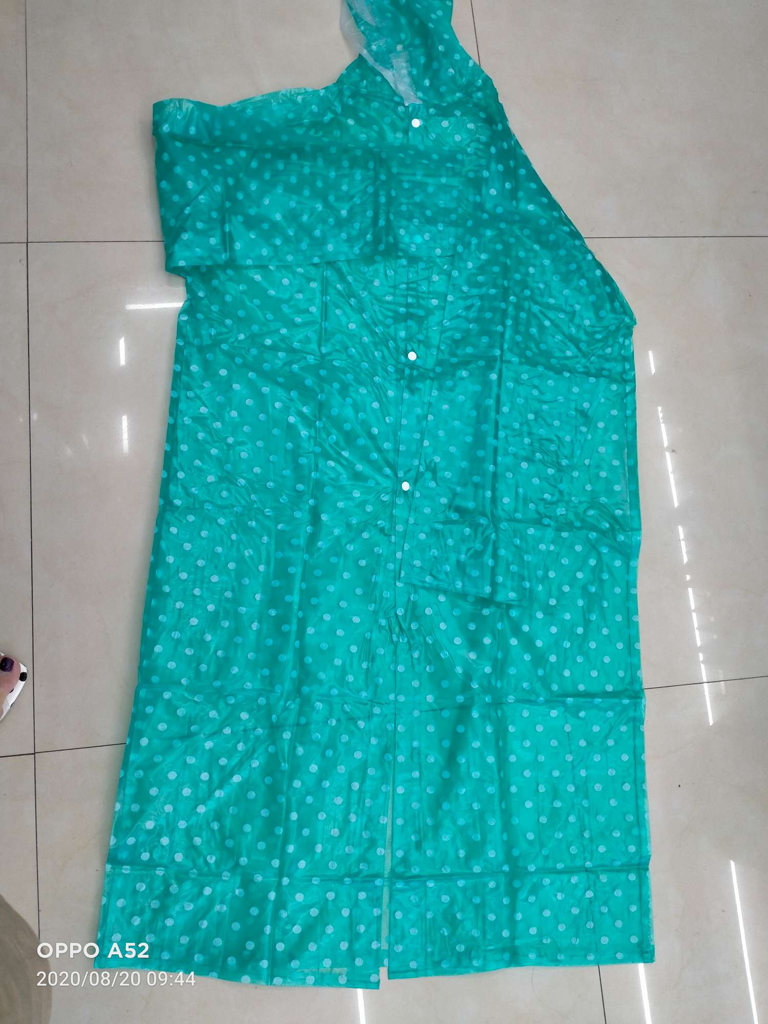 Pearlescent polka dot long raincoat Specification image