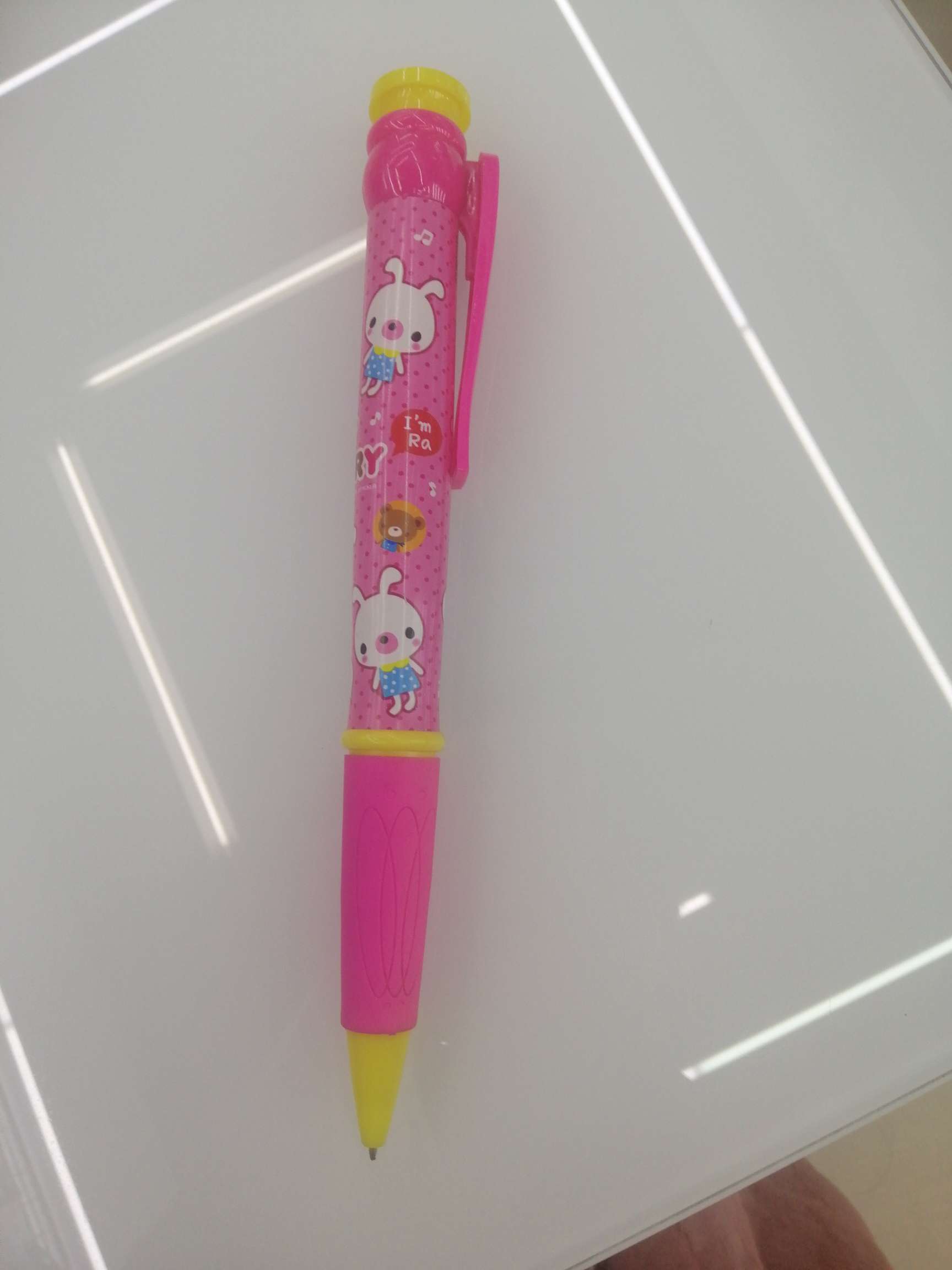Yiwu Hanjia Stationery offers a large pen with a blue and black core, 1 packaged ballpoint pen for students details Picture