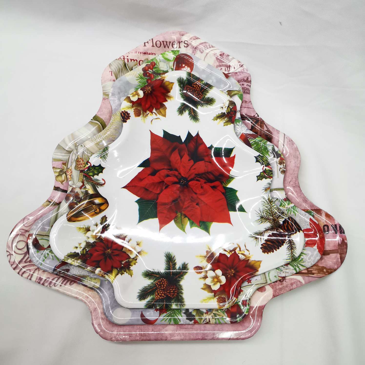 The Christmas tree has endless plates of 2013A