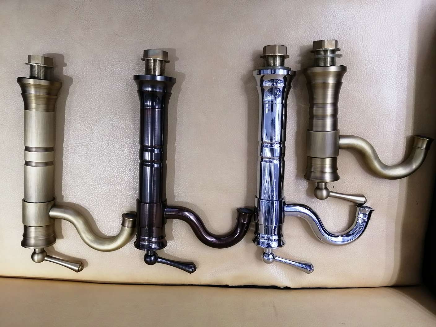 面盆龙头实物图