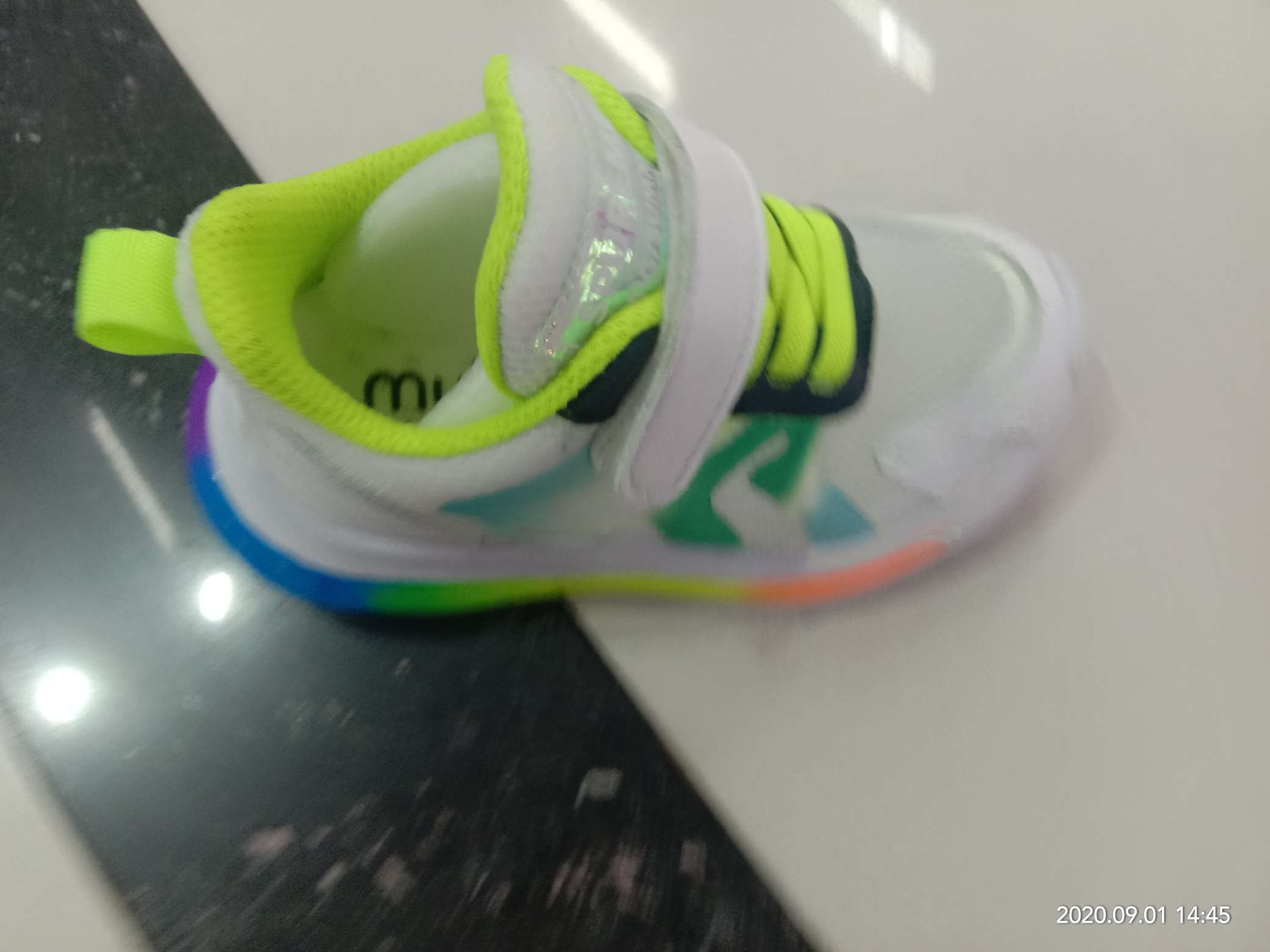 Beautiful children's sports shoes Application Scenario