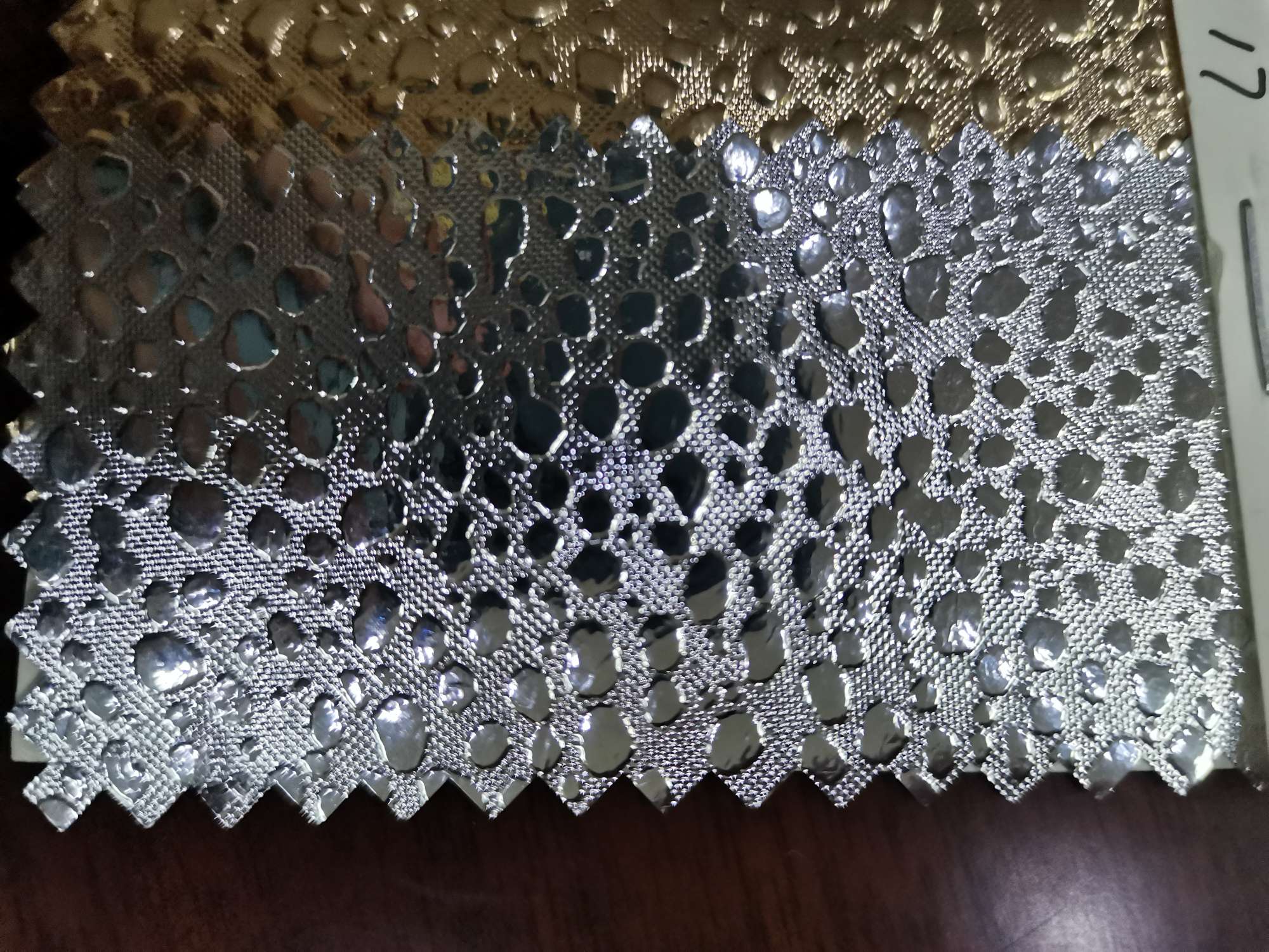 Factory direct sales of the best-selling new C-17 leather, with large stock of high, medium and low-end luggage, sofa, shoe materials and fabrics