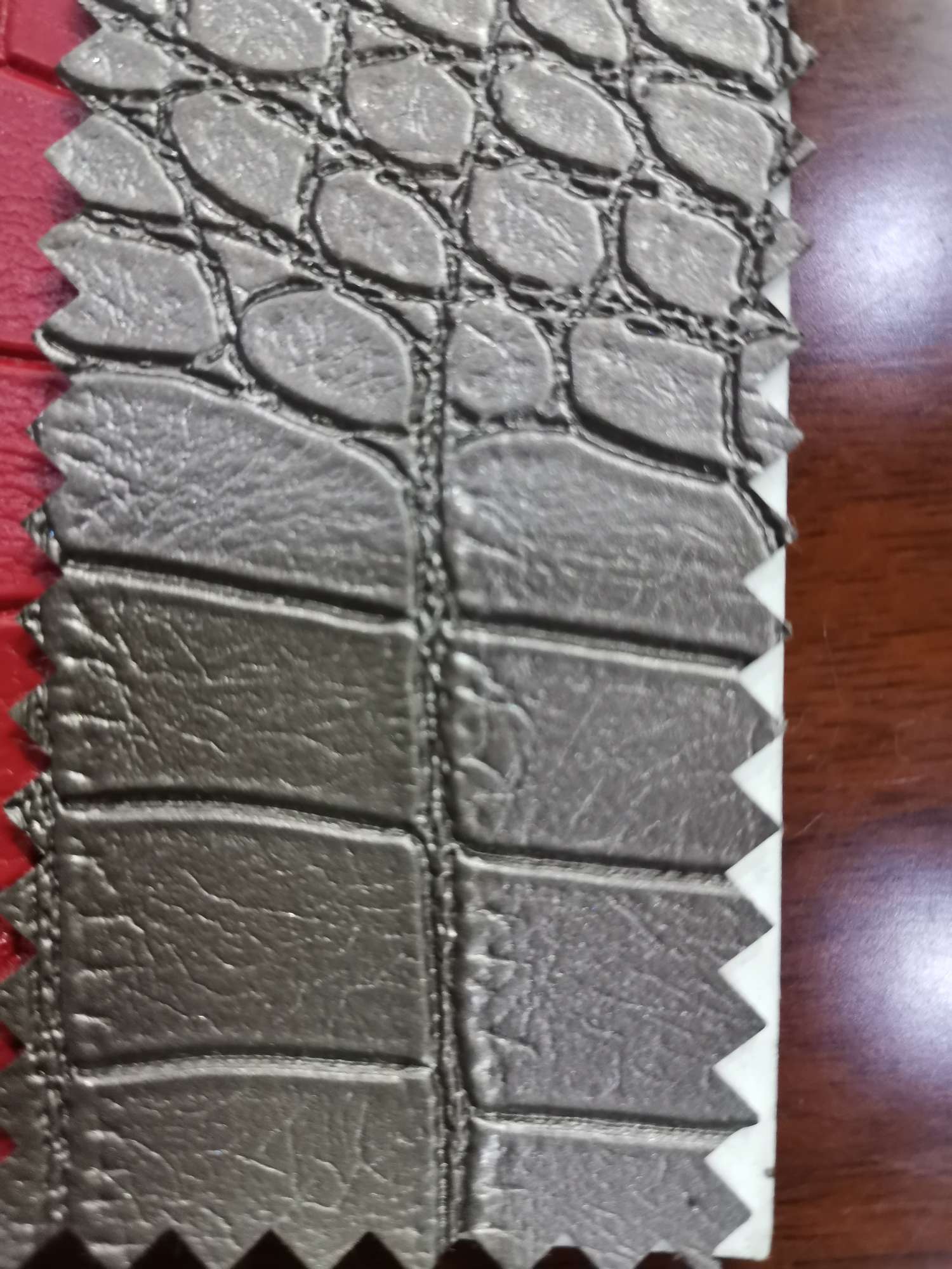 厂家直销热销新款  B006—11皮革大量现货高中低档箱包沙发鞋材面料