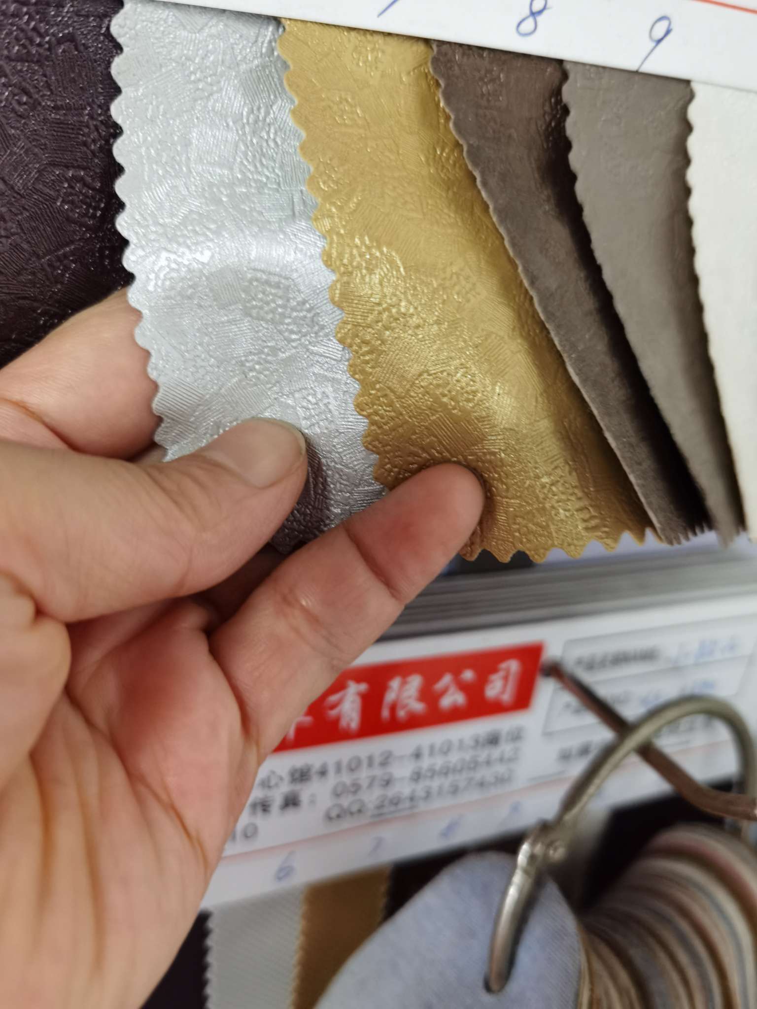 Factory direct sales of retro small flower bags, leather wall decoration leather, pvc waterproof leather Specification image