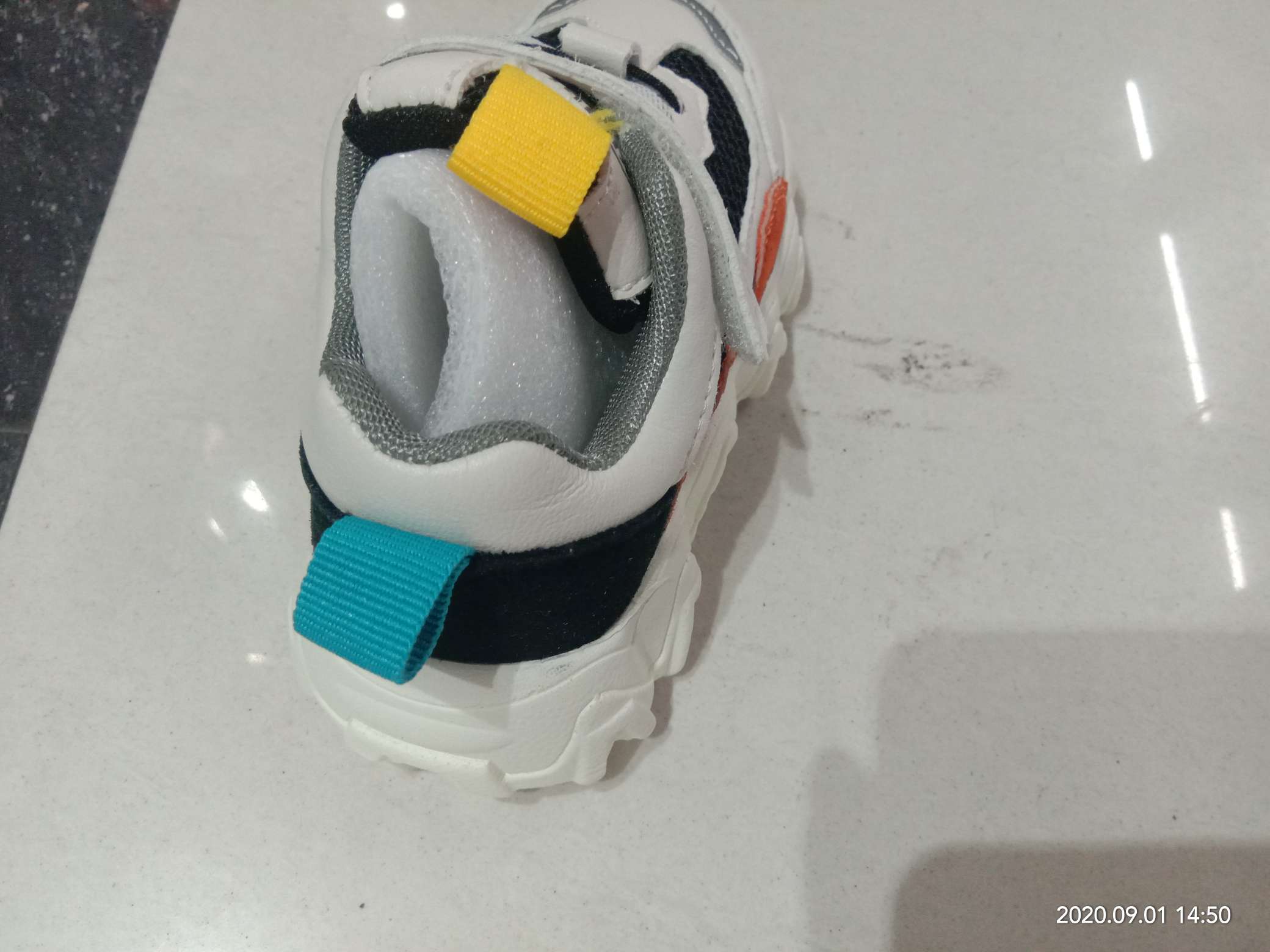 Cool children's sports shoes details Picture