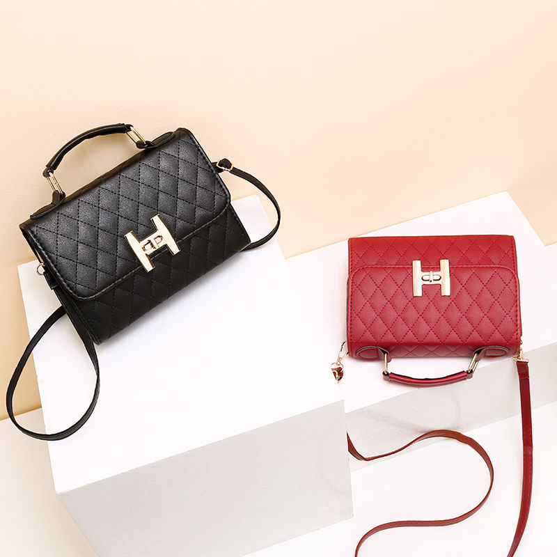 The New Korean Version Of The Bag Fashion Single Shoulder Hand Crossbody 100 Network Red Ins Female Student Bag Shop Direct Supply Application Scenario