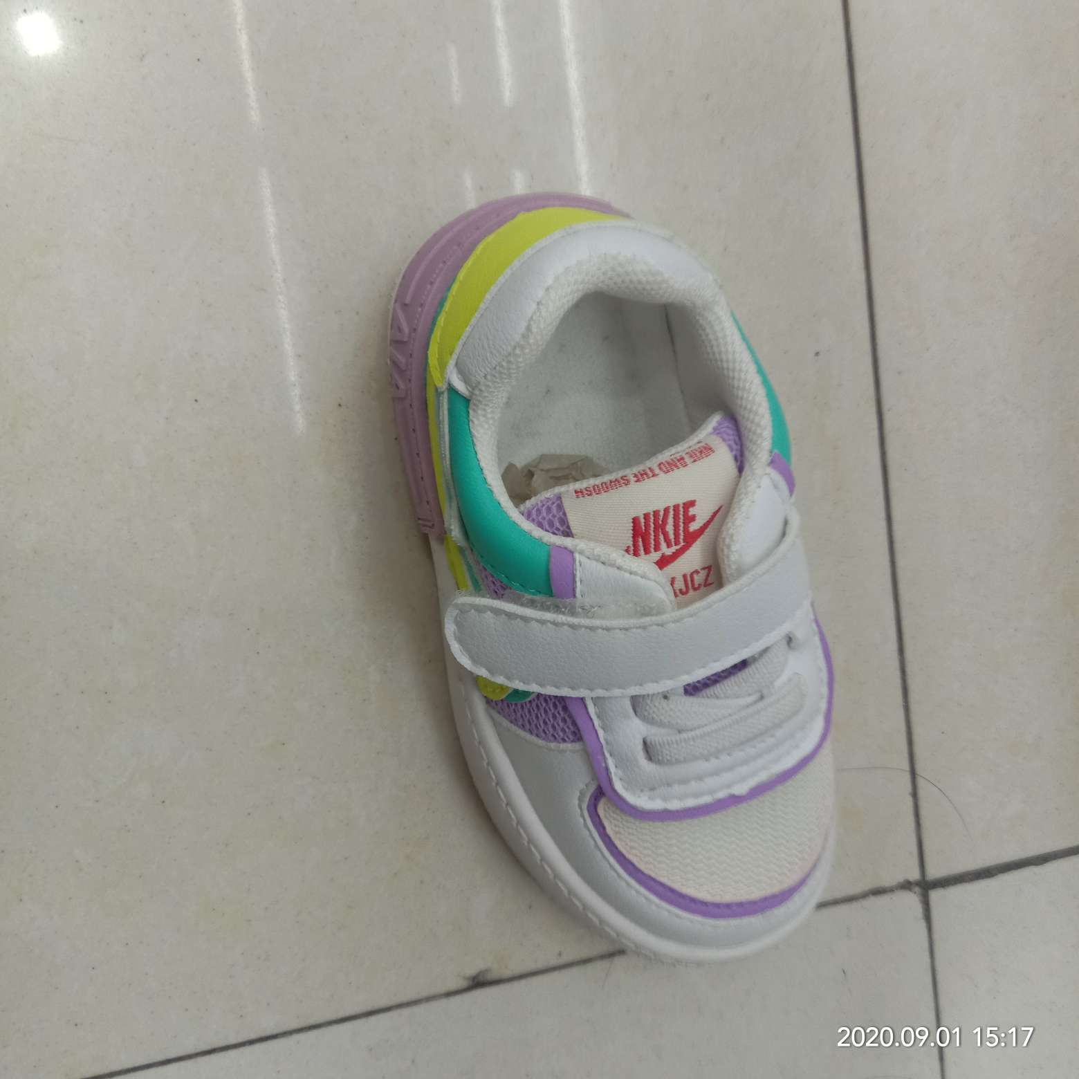 Good-looking children's sports shoes Application Scenario