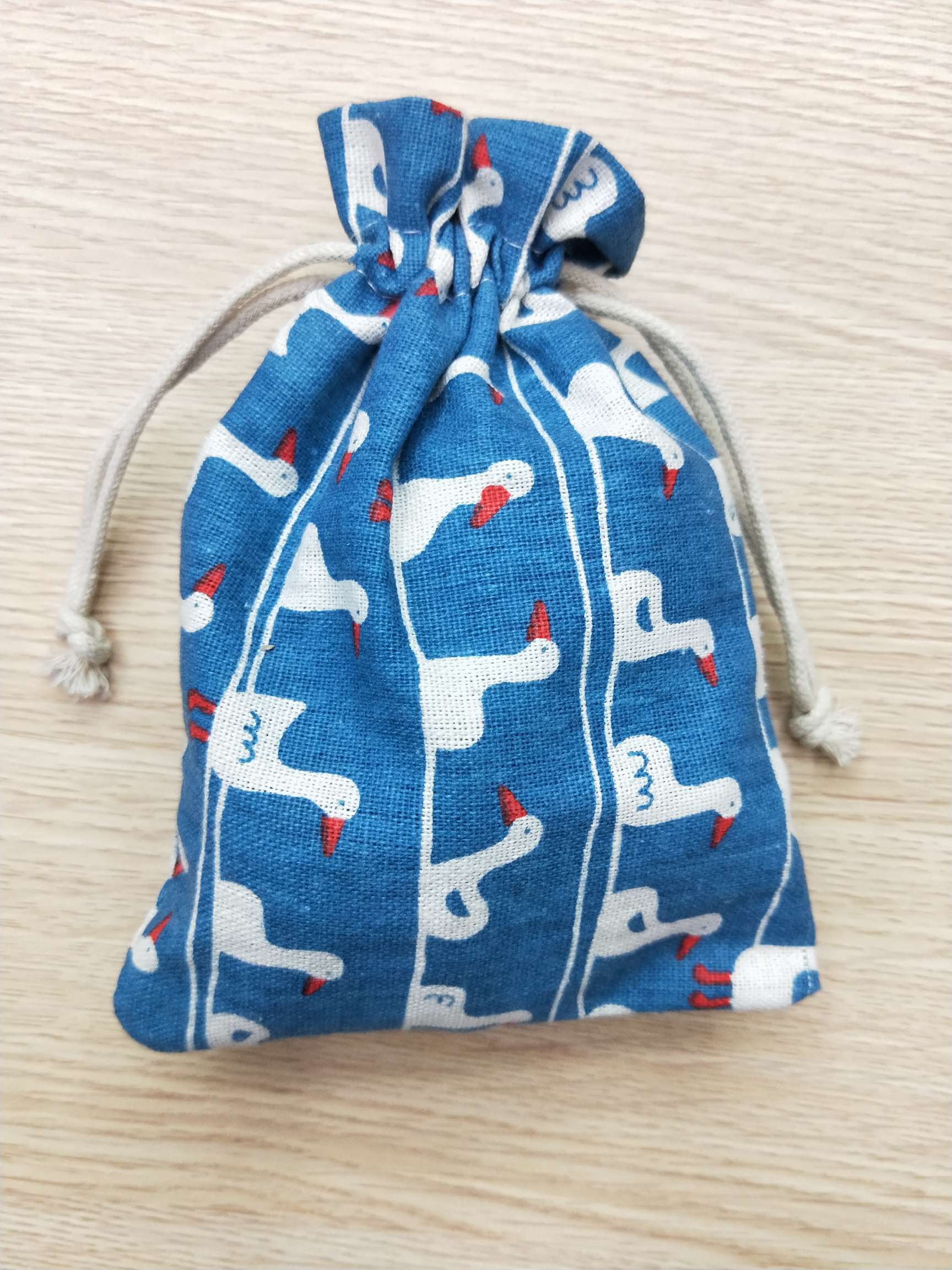 Cotton bags, gift packaging bags, rose gift bags, accessory bags, gift packaging bags, drawstring bags, gauze bags, wedding candy packaging bags