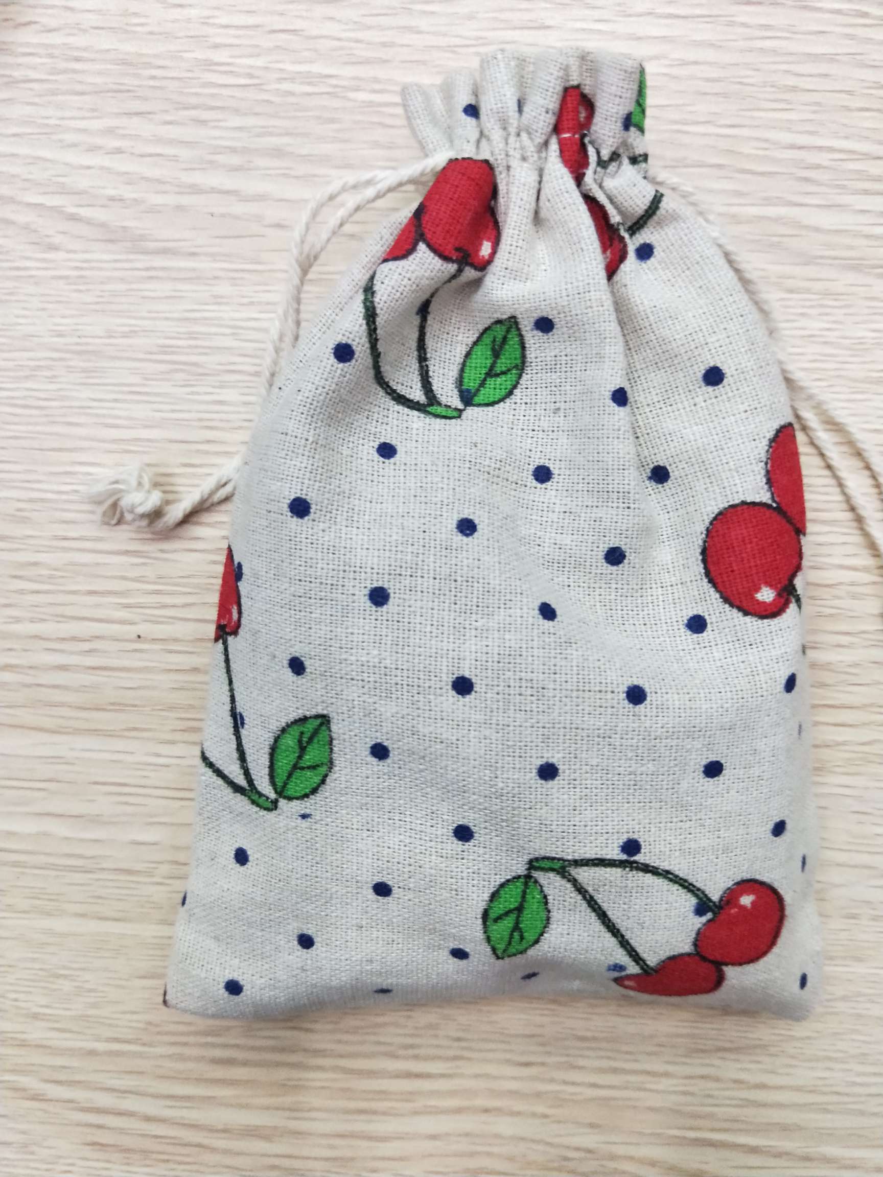 Drawstring flower cloth bags, rose gift bags, accessory bags, gift packaging bags, drawstring bags, gauze bags, wedding candy packaging bags