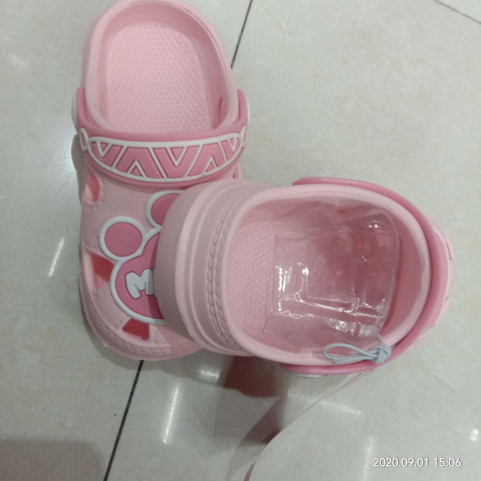 Pink children's slippers Application Scenario