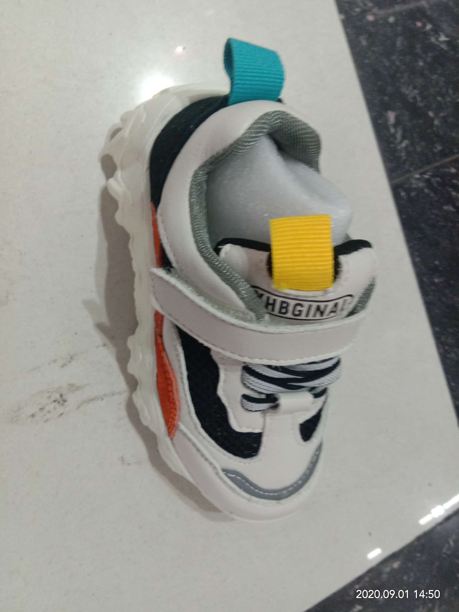 Cool children's sports shoes