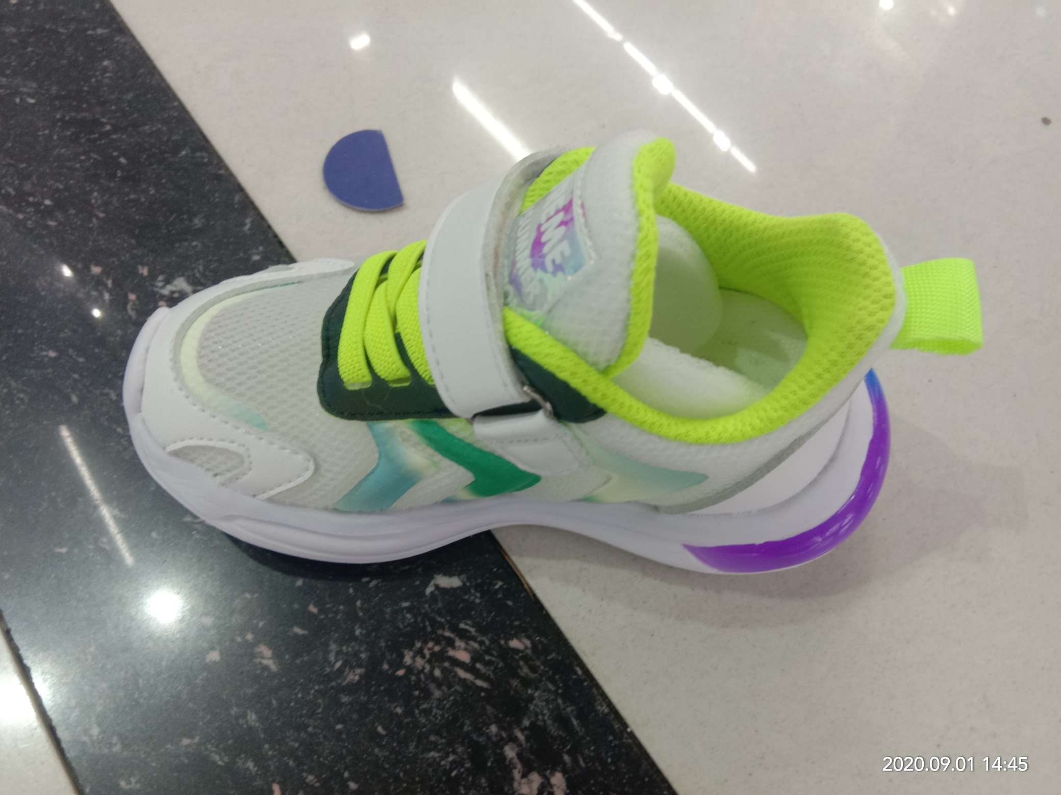 Beautiful children's sports shoes Specification image