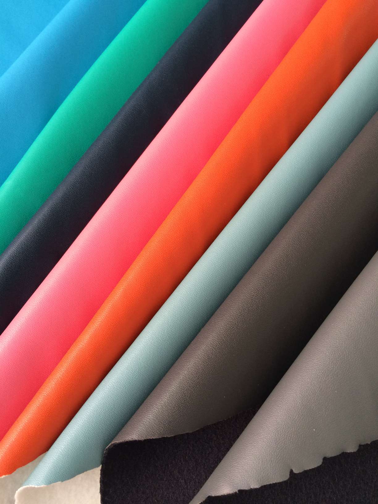 Factory direct sales of black pu leather with sheepskin texture for clothing Specification image