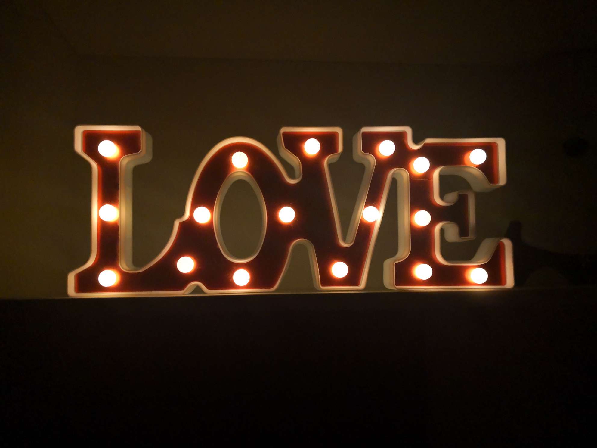 ledLOVE连体字母造型灯细节图