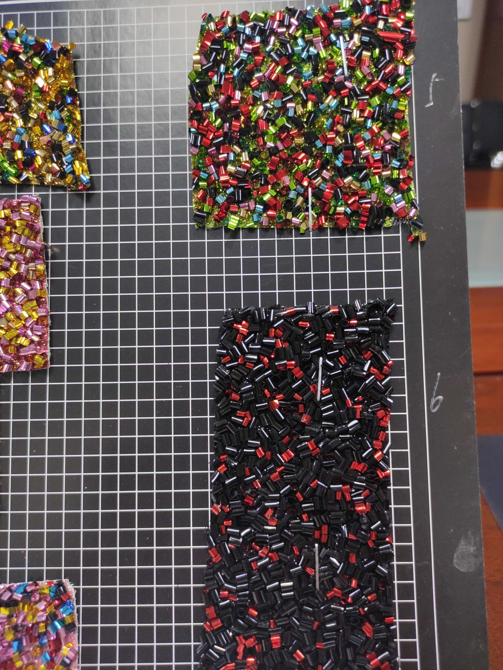 幻彩葱管大量现货高中低档皮革面料厂家直销热销新款产品图