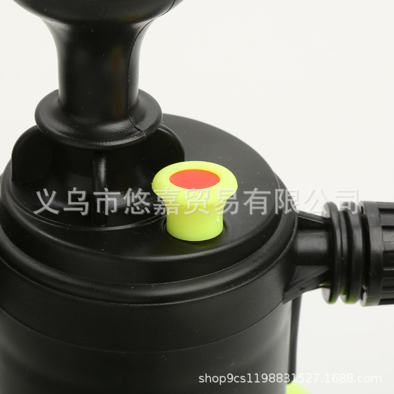 2L加厚防爆气压喷壶喷雾器园林喷壶洒水壶喷雾器家用喷壶白底实物图