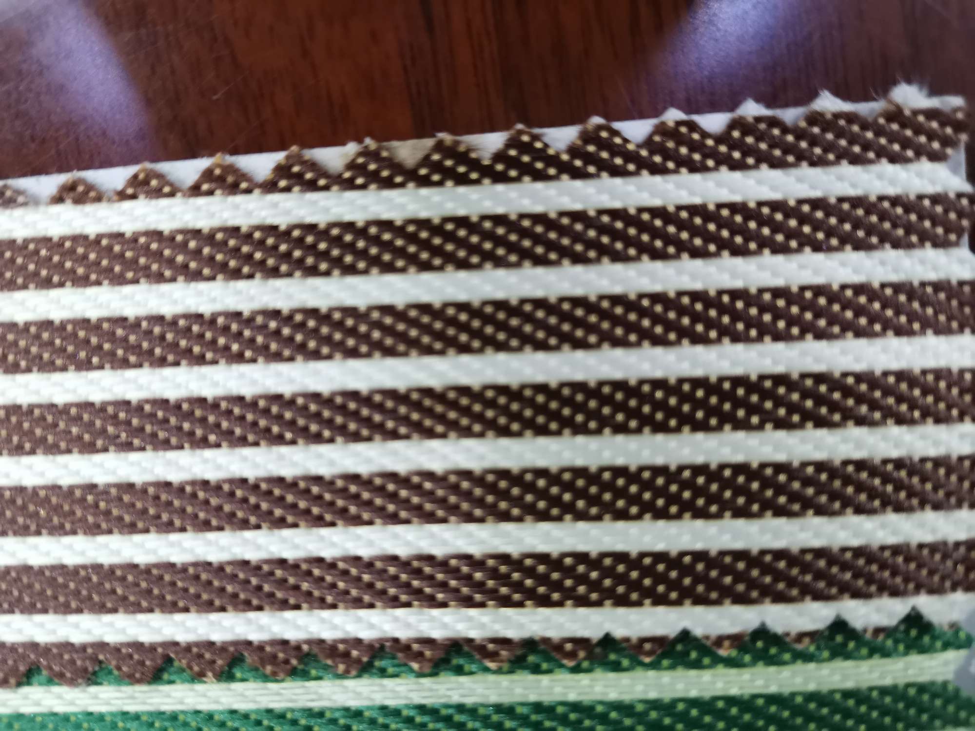 厂家直销热销新款  小条纹发泡—11皮革大量现货高中低档箱包沙发鞋材面料