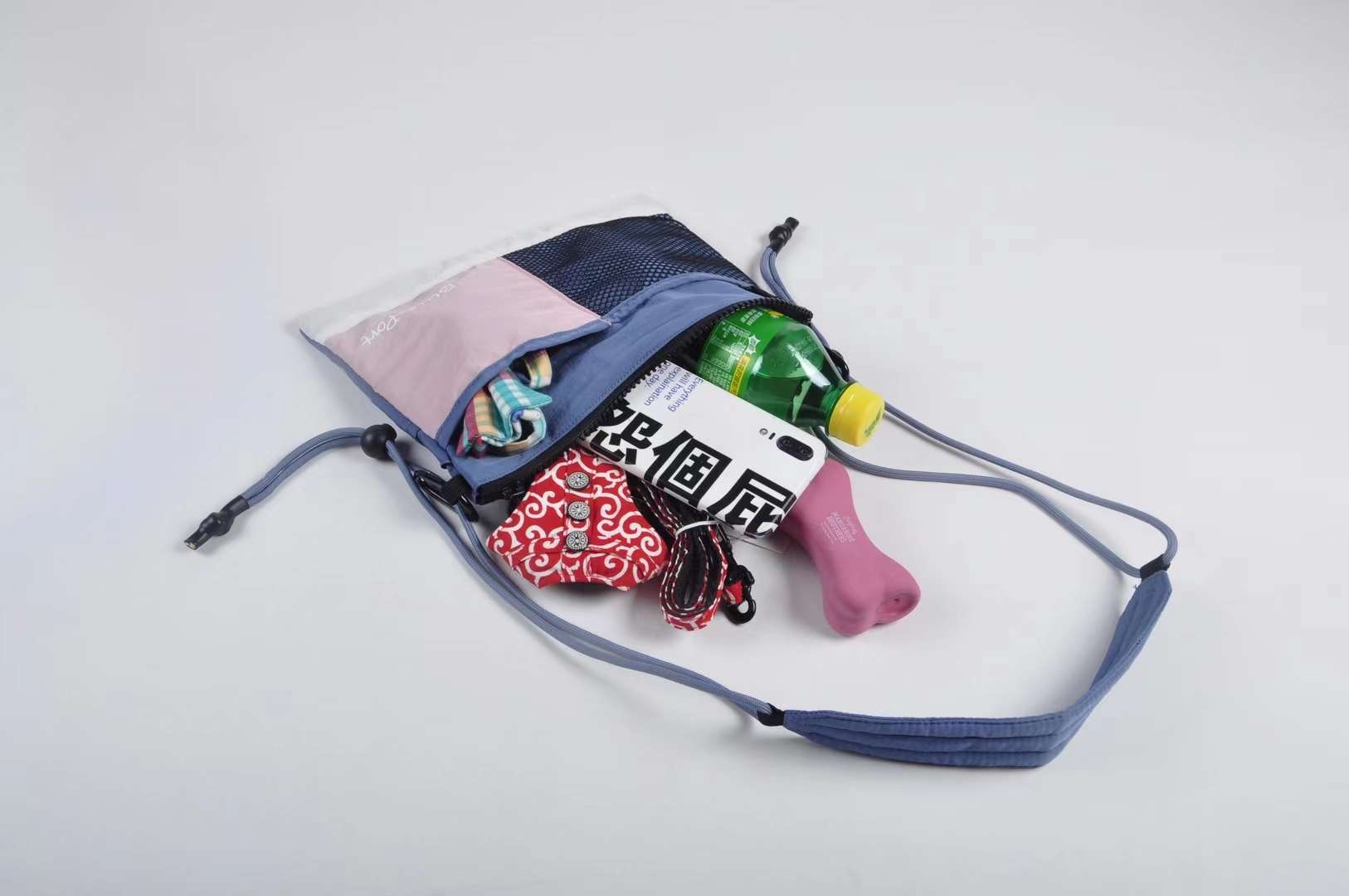 2020's most fashionable fashion item, functional portable bag. Taking a walk with a puppy should be fashionable! There are so many lightweight and versatile storage bags. Commute, walk, dog, date, grocery undefined