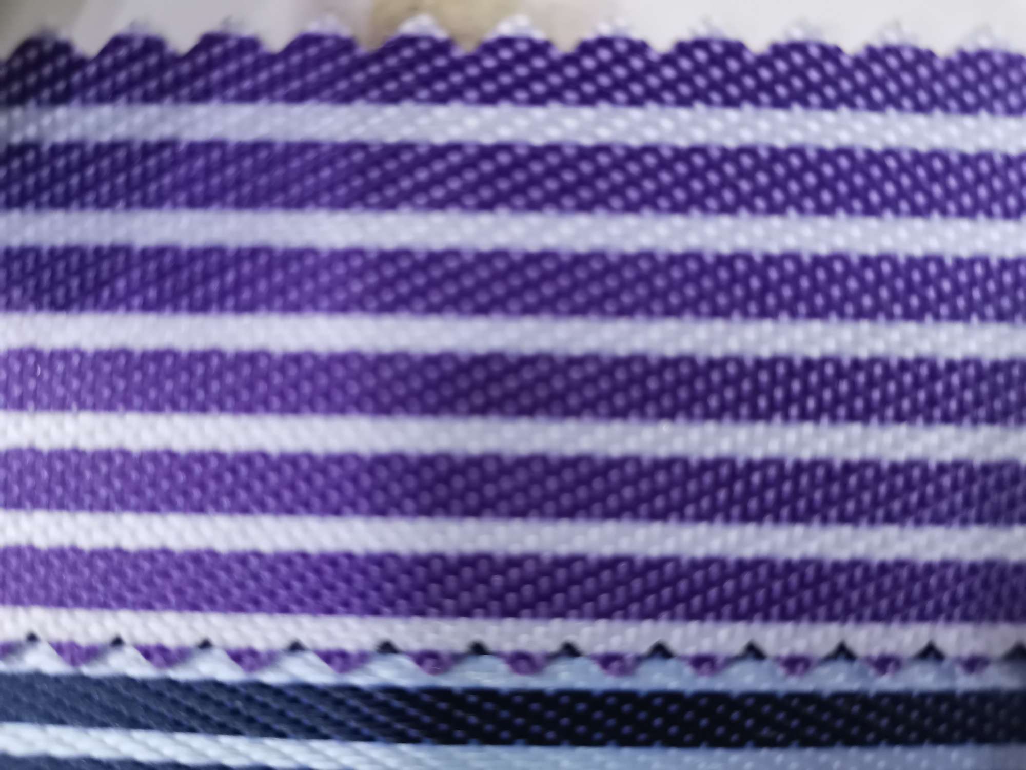 厂家直销热销新款  小条纹发泡—9皮革大量现货高中低档箱包沙发鞋材面料