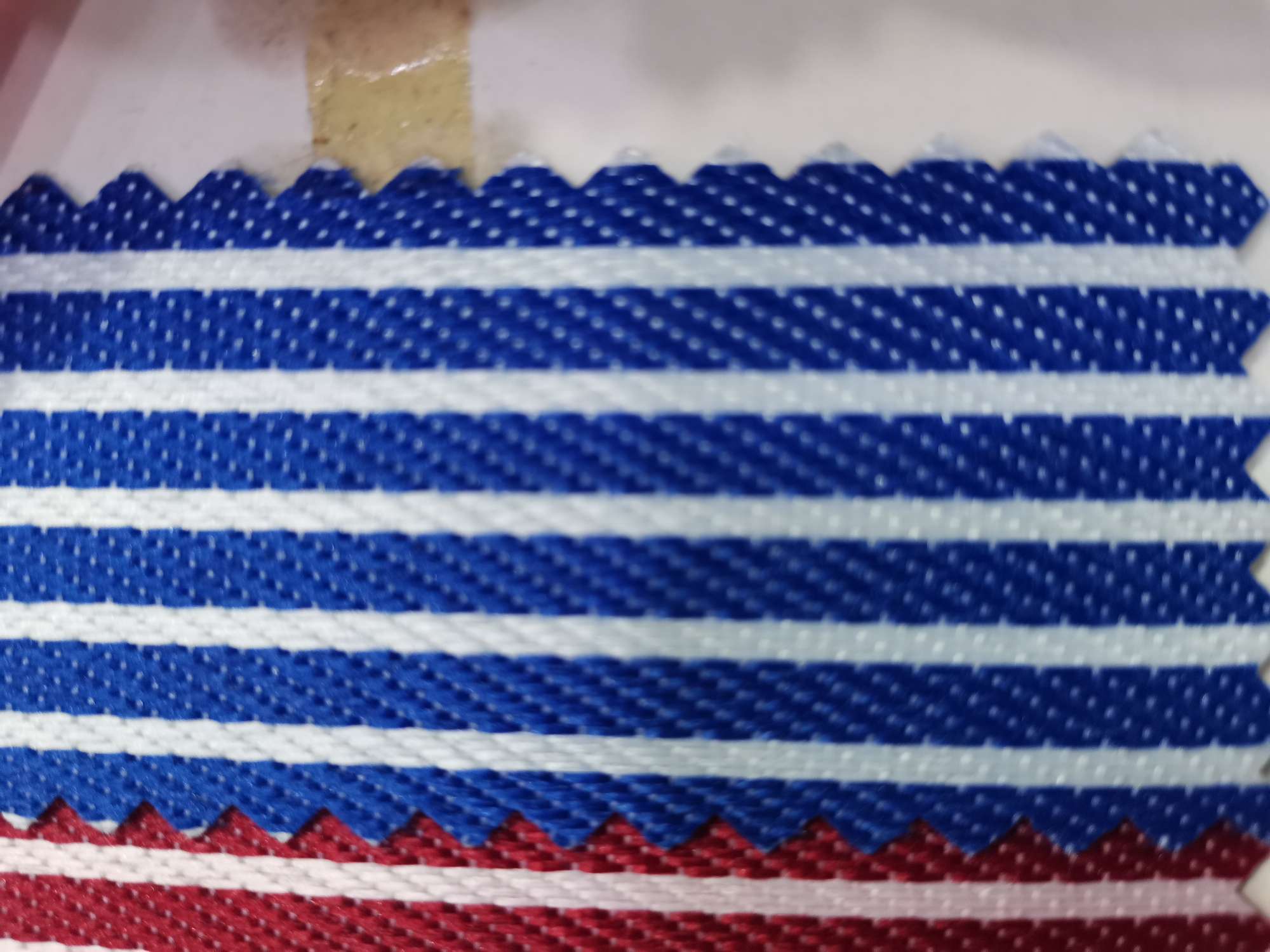 厂家直销热销新款  小条纹发泡—3皮革大量现货高中低档箱包沙发鞋材面料