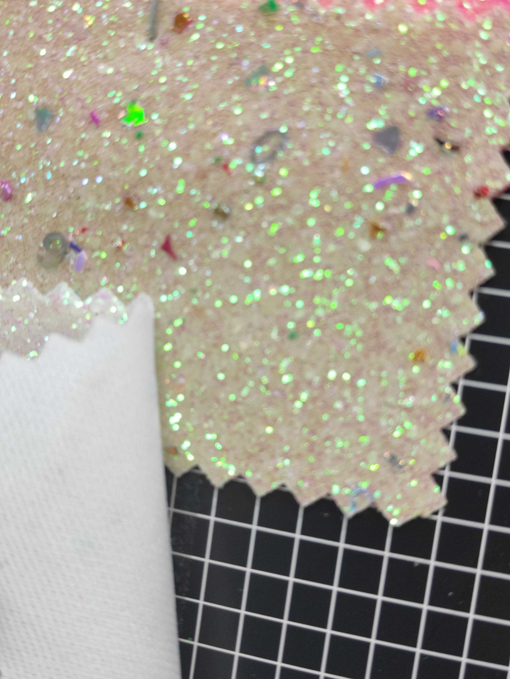 弹力杂碎1-6大量现货高中低档皮革面料厂家直销热销新款产品图