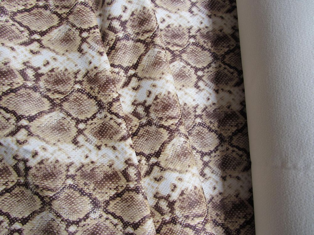 Factory direct sale of 0.7mm thick textured semi-PU bag leather with printed snake pattern at special price