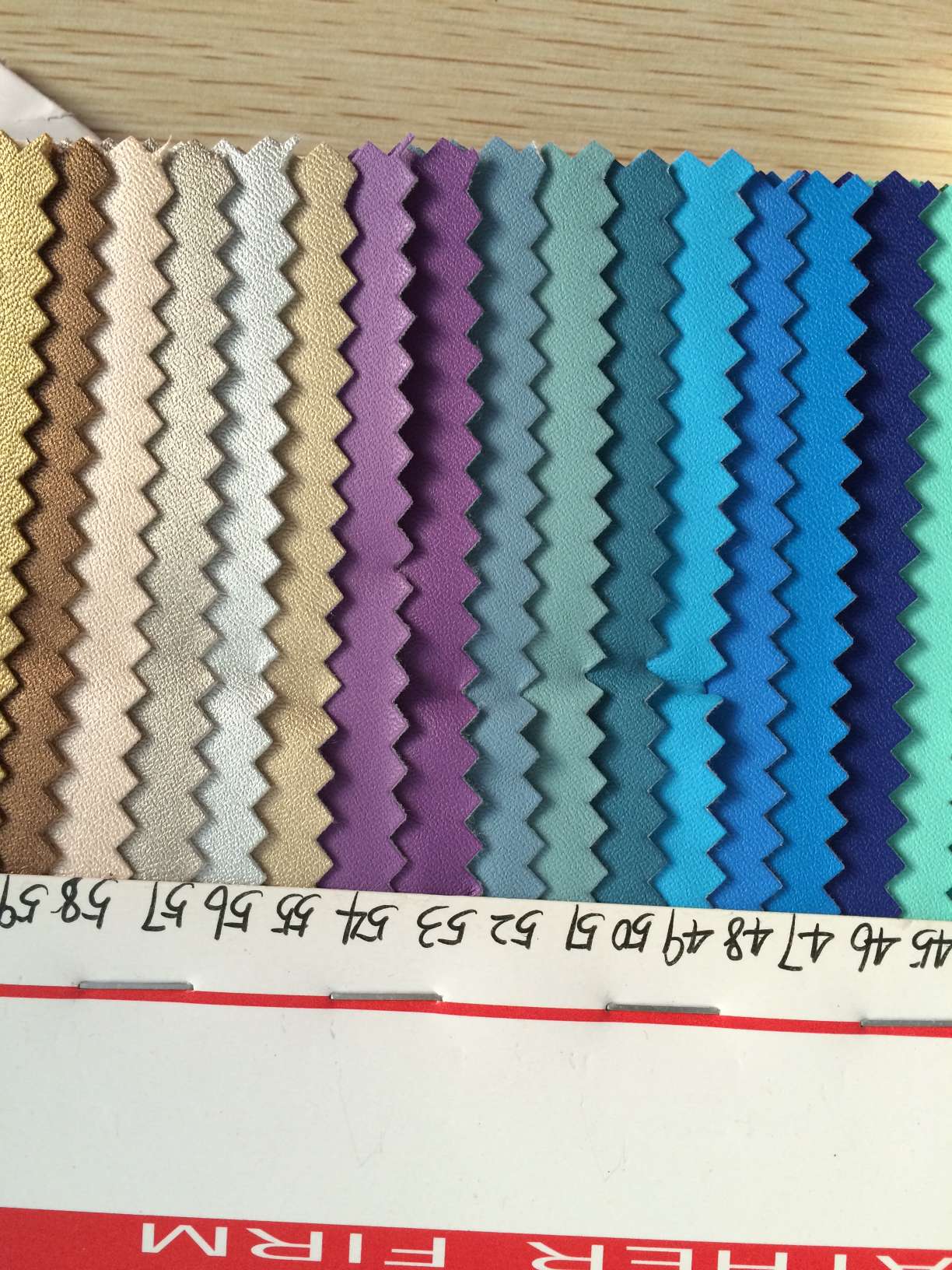 Factory direct sales of black pu leather with sheepskin texture for clothing Item Picture