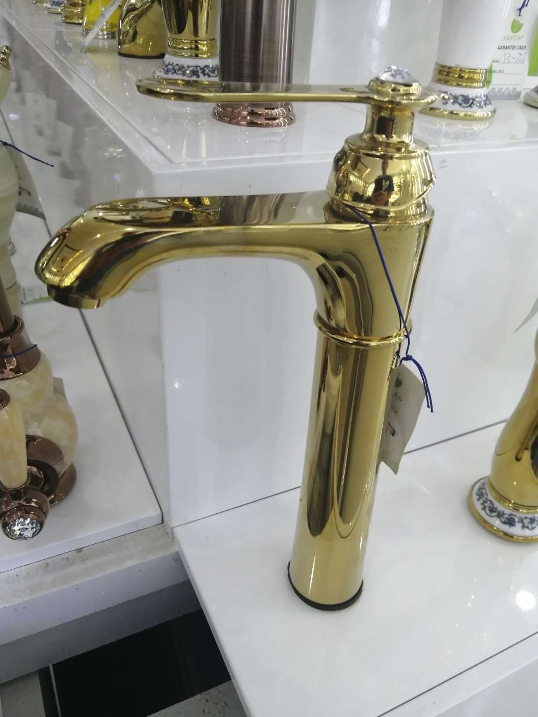 钛金色台上盆龙头