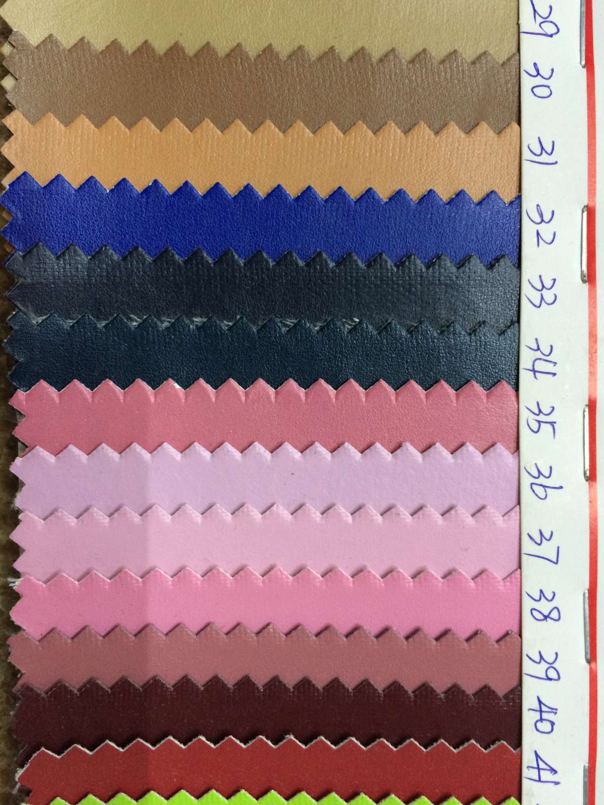Factory direct sales of 0.7pu leather with 67 texture for luggage and leather belts