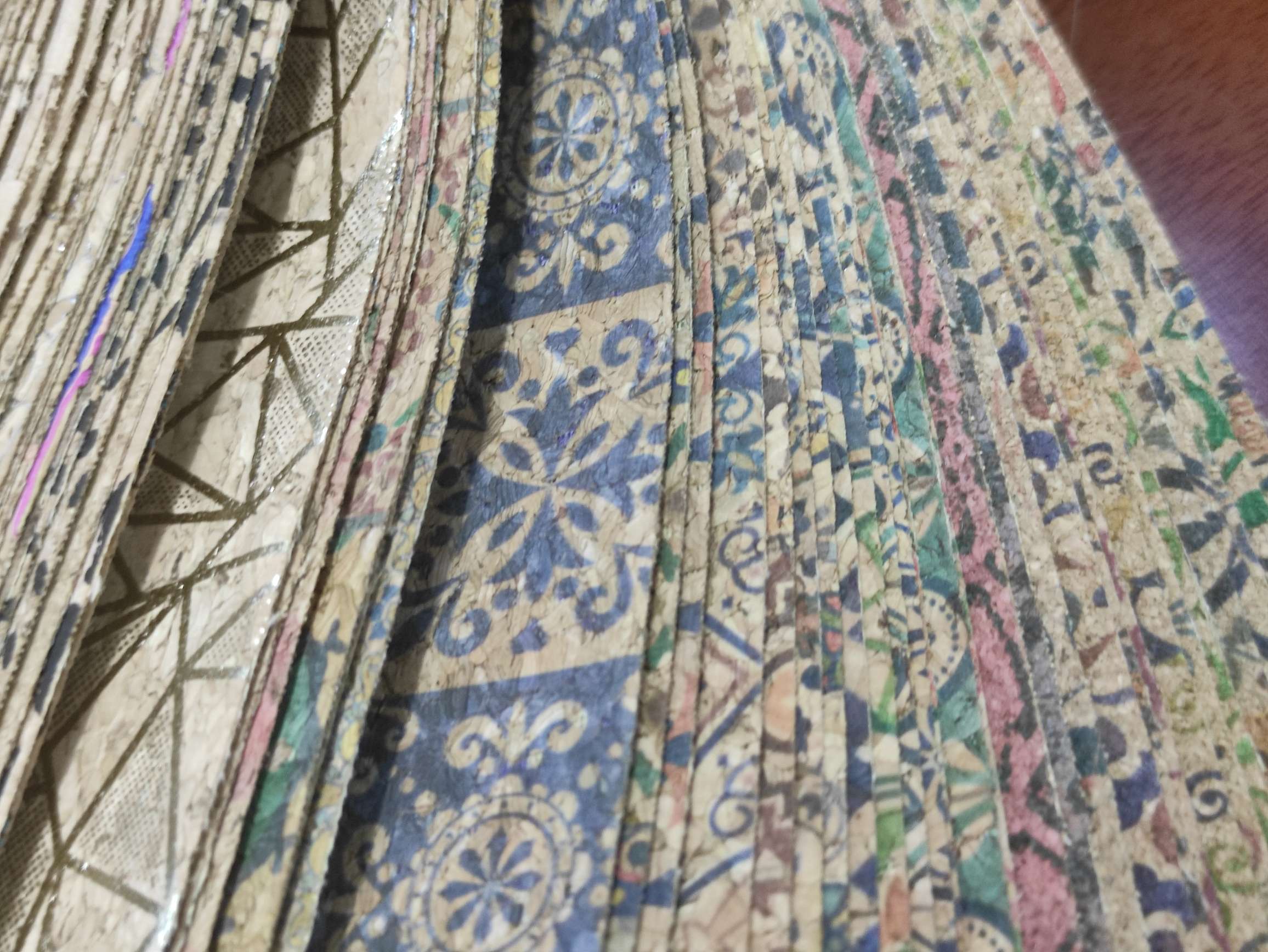 皮革/面料皮革，软木木纹8大量现货高中低档皮革面料厂家直销热销新款产品图