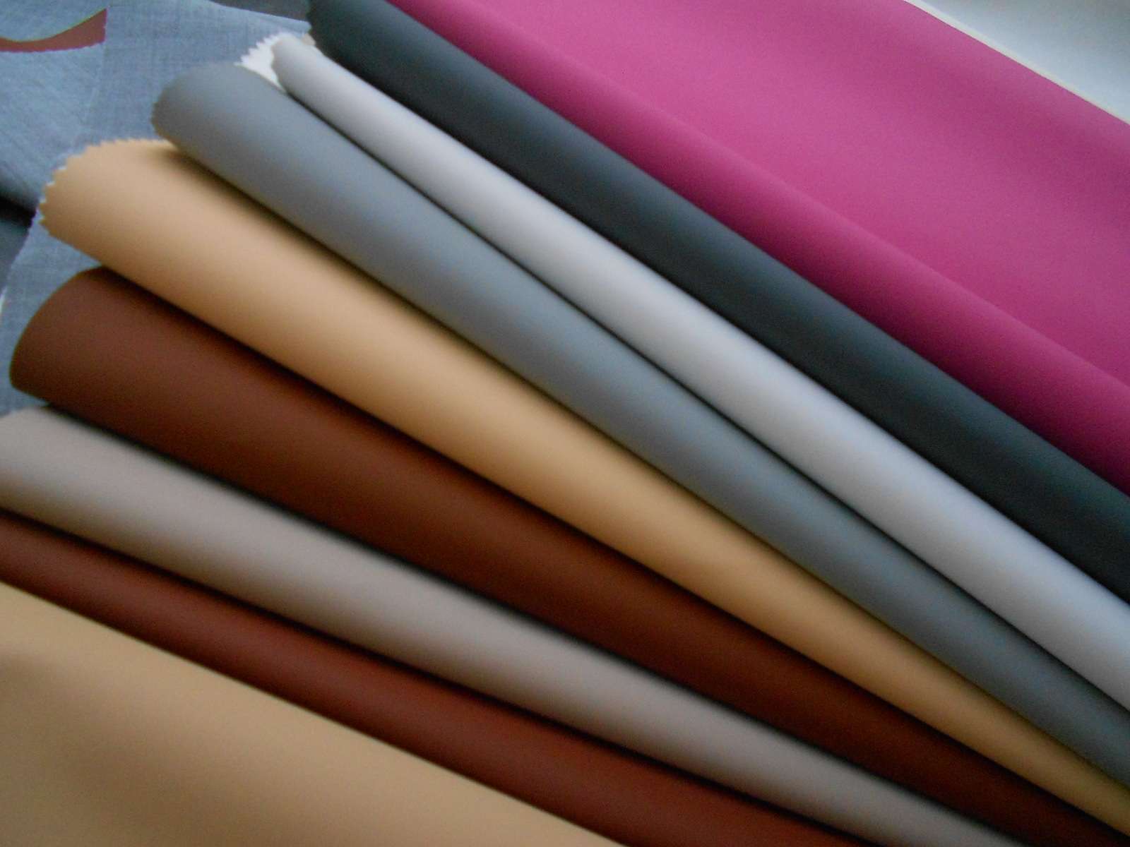 Factory direct sales of pu leather, beautiful velvet, glossy and matte leather fabric
